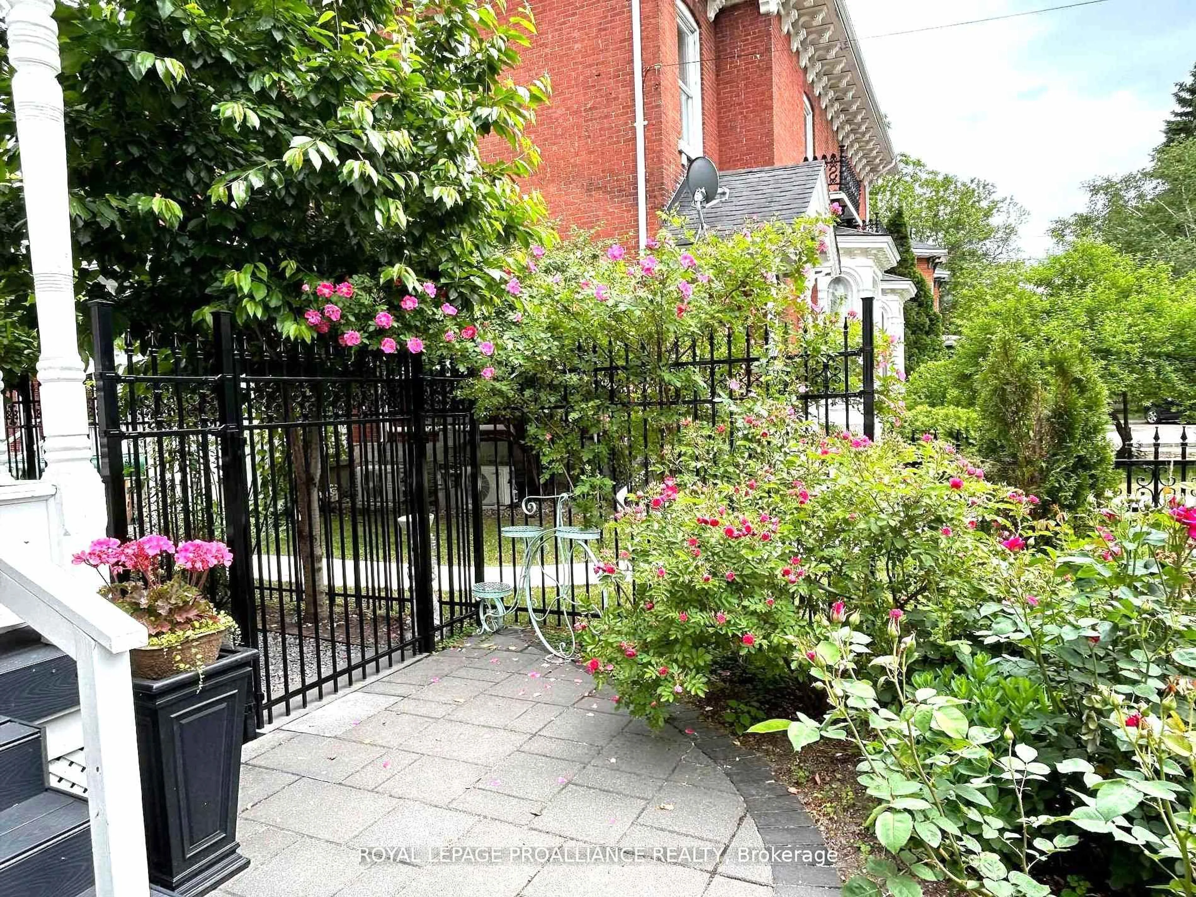 Patio, street for 219 Charles St, Belleville Ontario K8N 3M3