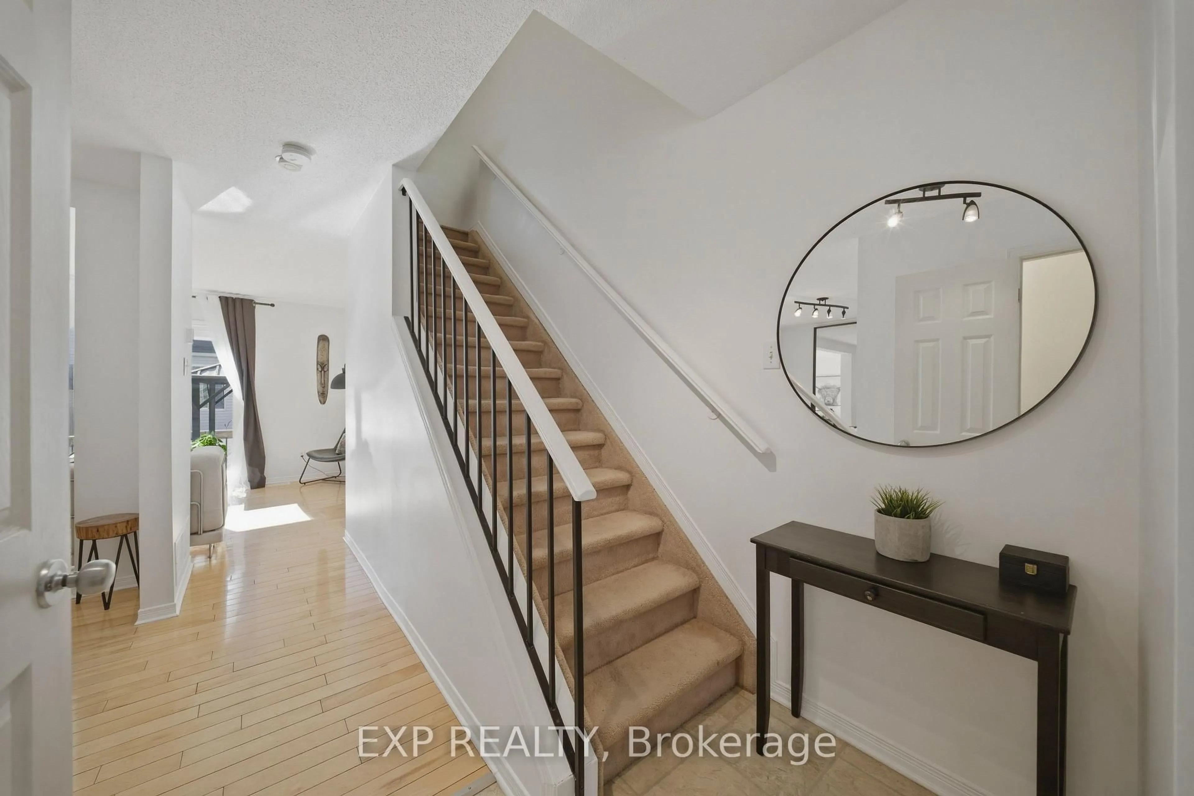 Indoor entryway for 1832 LORANGER Crt, Orleans Ontario K1C 7H6