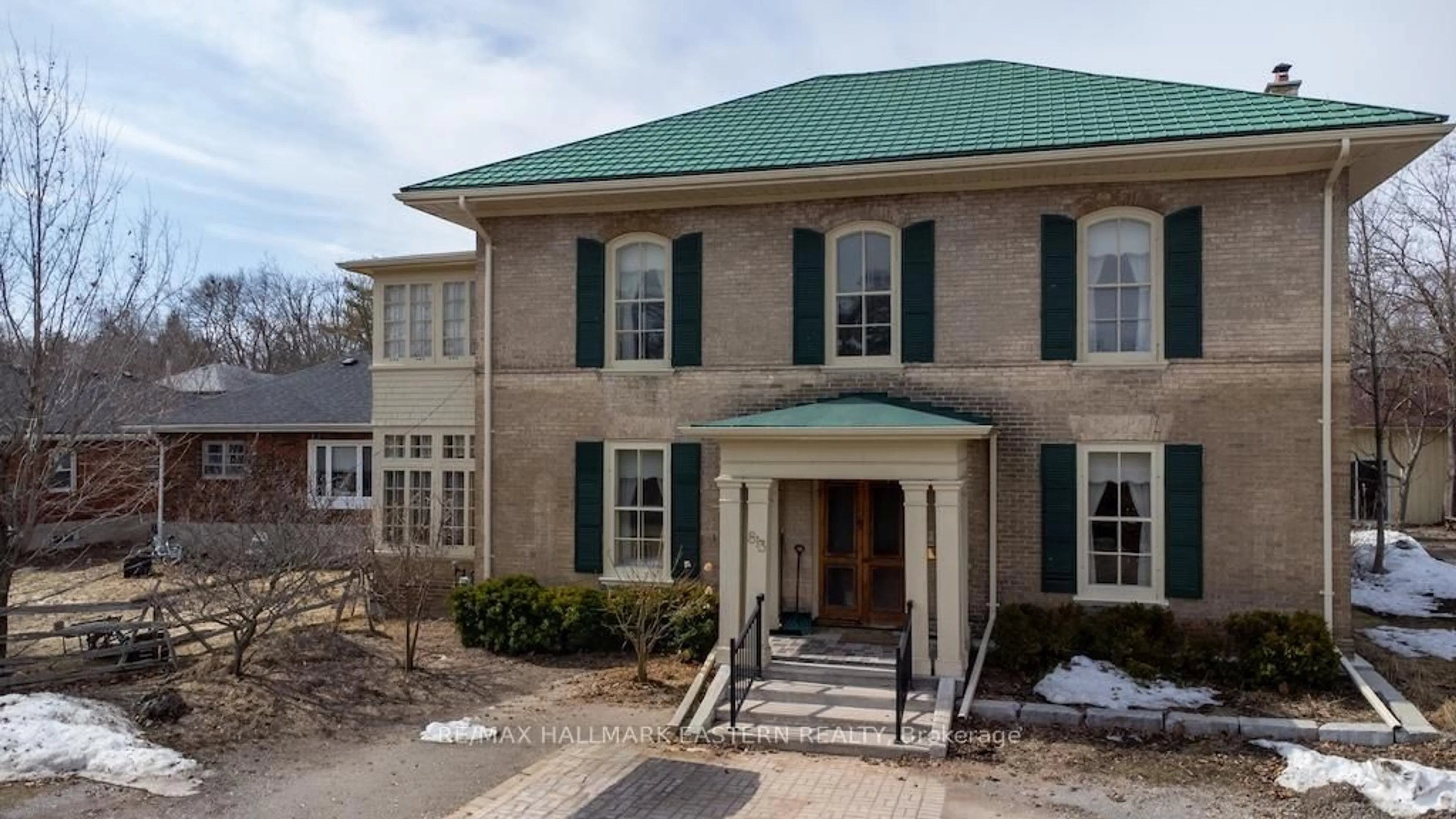 Unknown for 813 Water St, Peterborough Ontario K9H 3N7