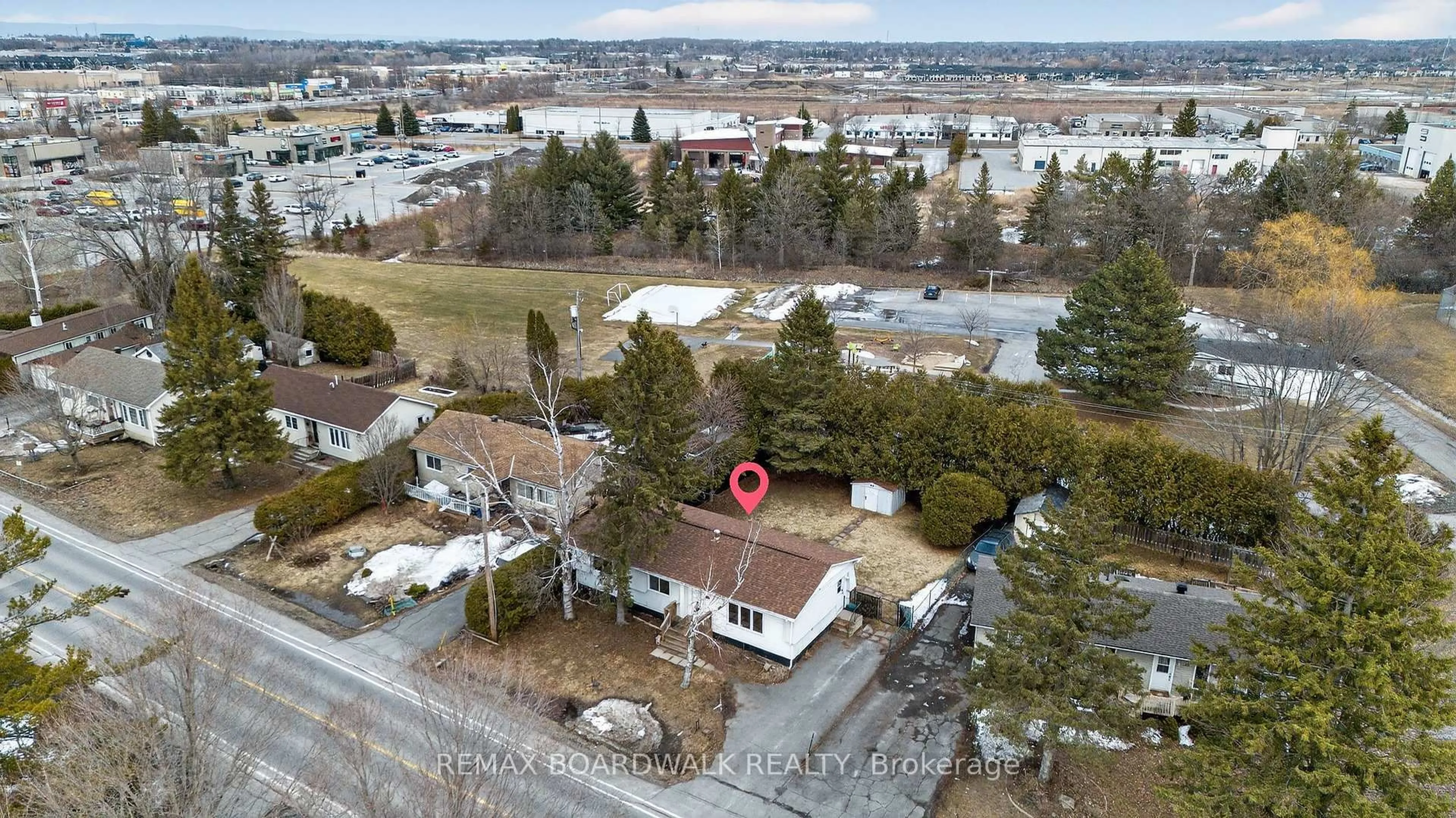 A pic from outside/outdoor area/front of a property/back of a property/a pic from drone, unknown for 10 Fringewood Dr, Stittsville Ontario K2S 1T1