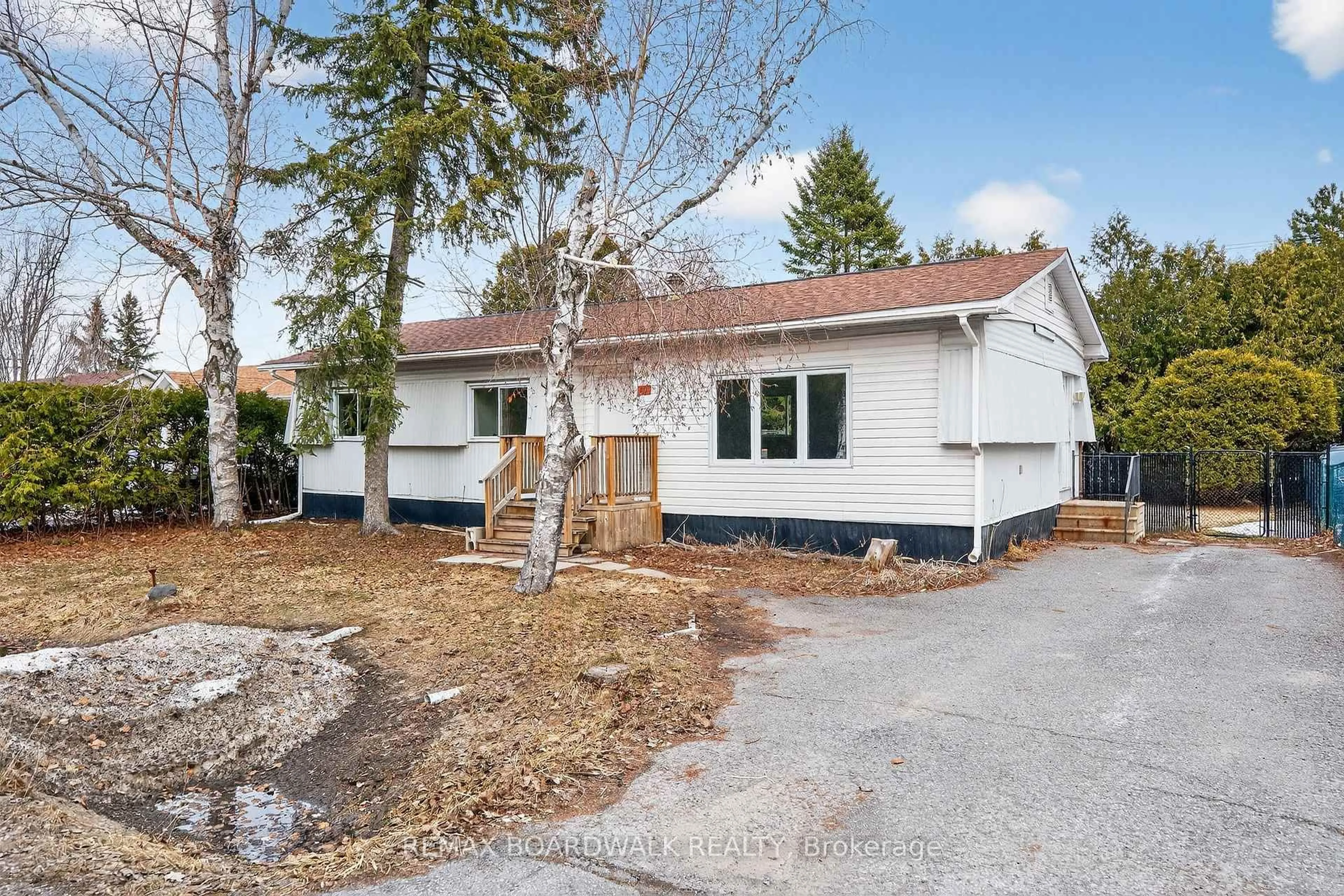 Unknown for 10 Fringewood Dr, Stittsville Ontario K2S 1T1