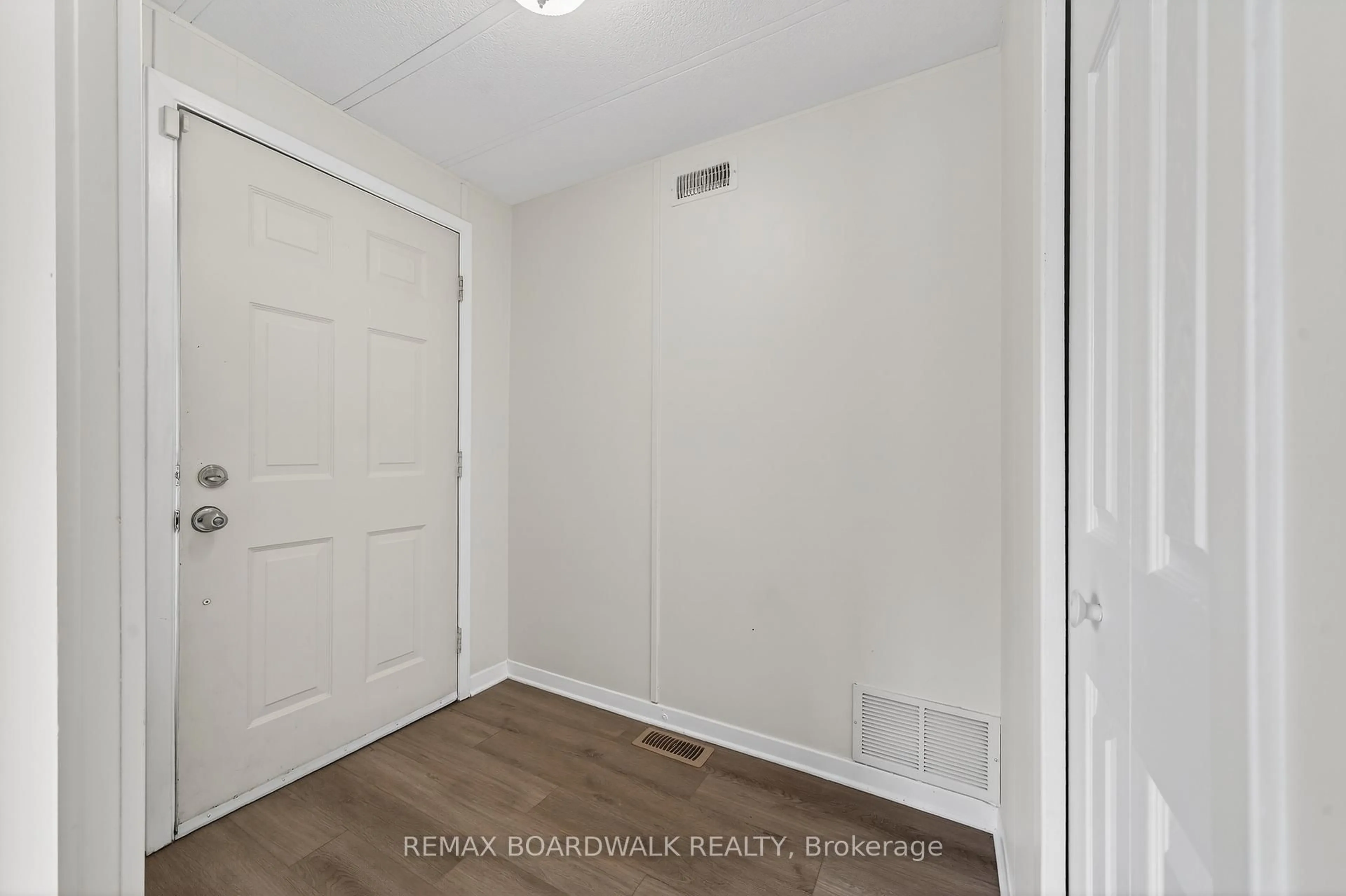 A pic of a room for 10 Fringewood Dr, Stittsville Ontario K2S 1T1