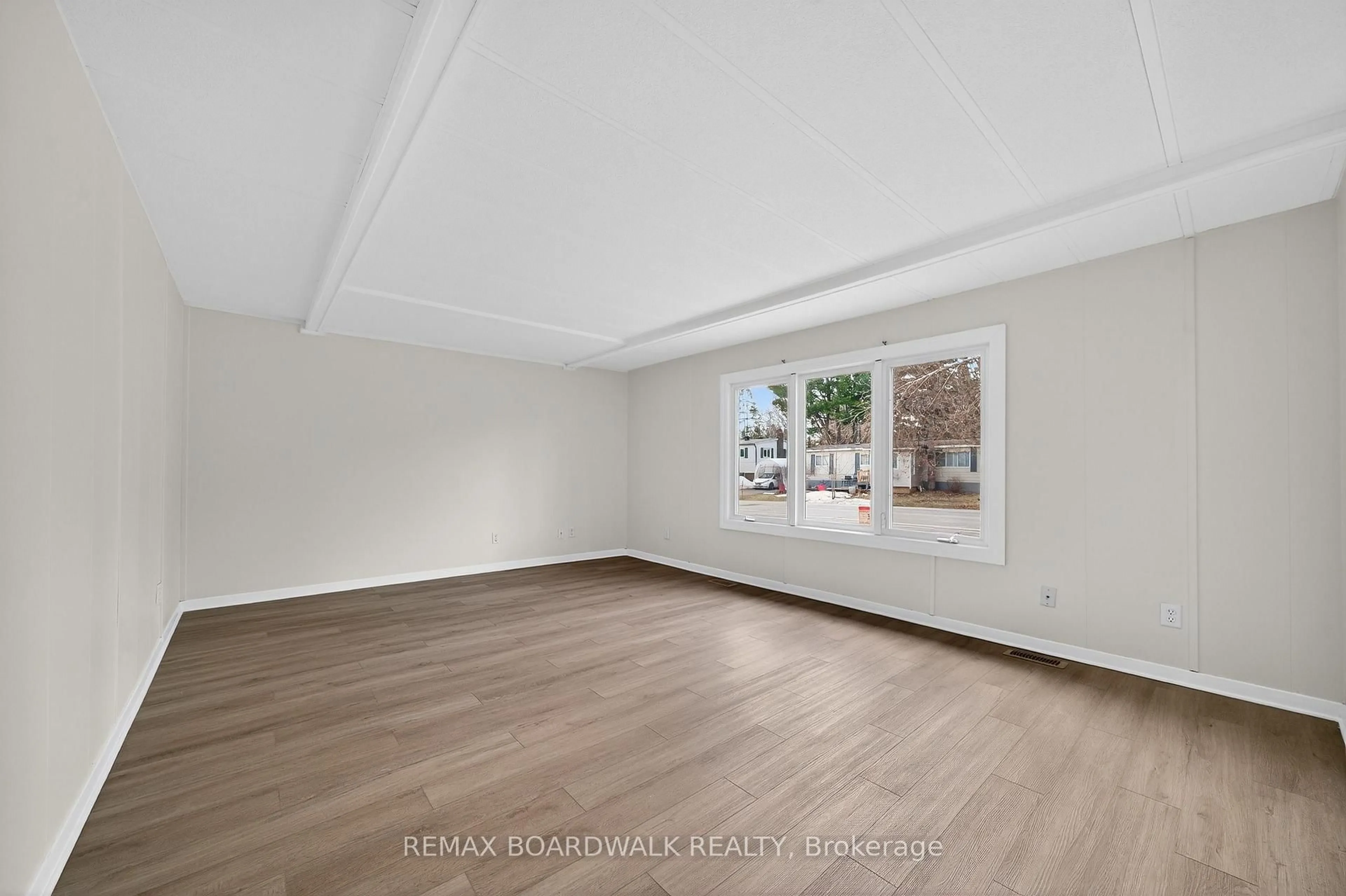 A pic of a room for 10 Fringewood Dr, Stittsville Ontario K2S 1T1