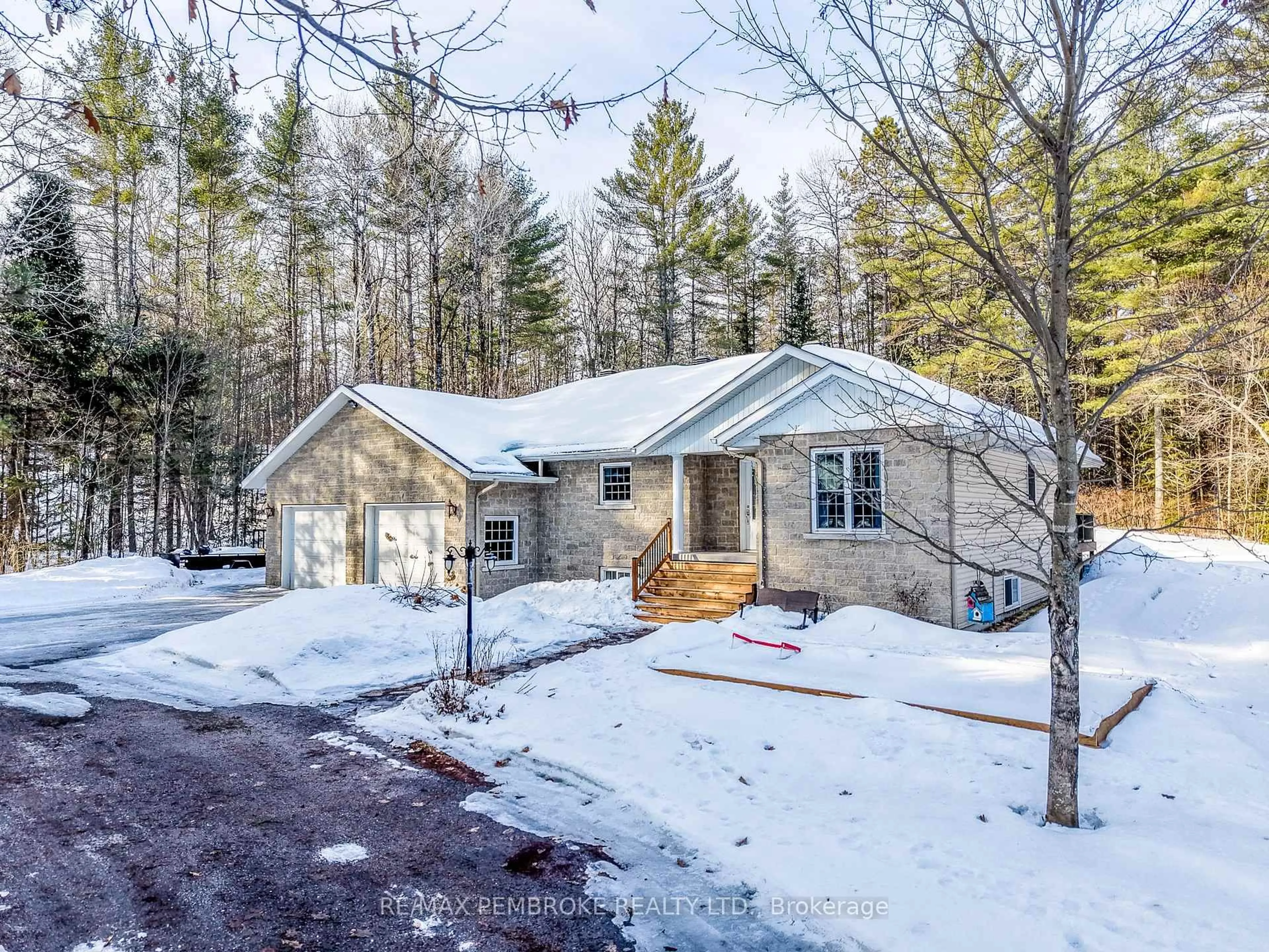 A pic from outside/outdoor area/front of a property/back of a property/a pic from drone, unknown for 226 Eichstaedt Rd, Petawawa Ontario K8H 2W8