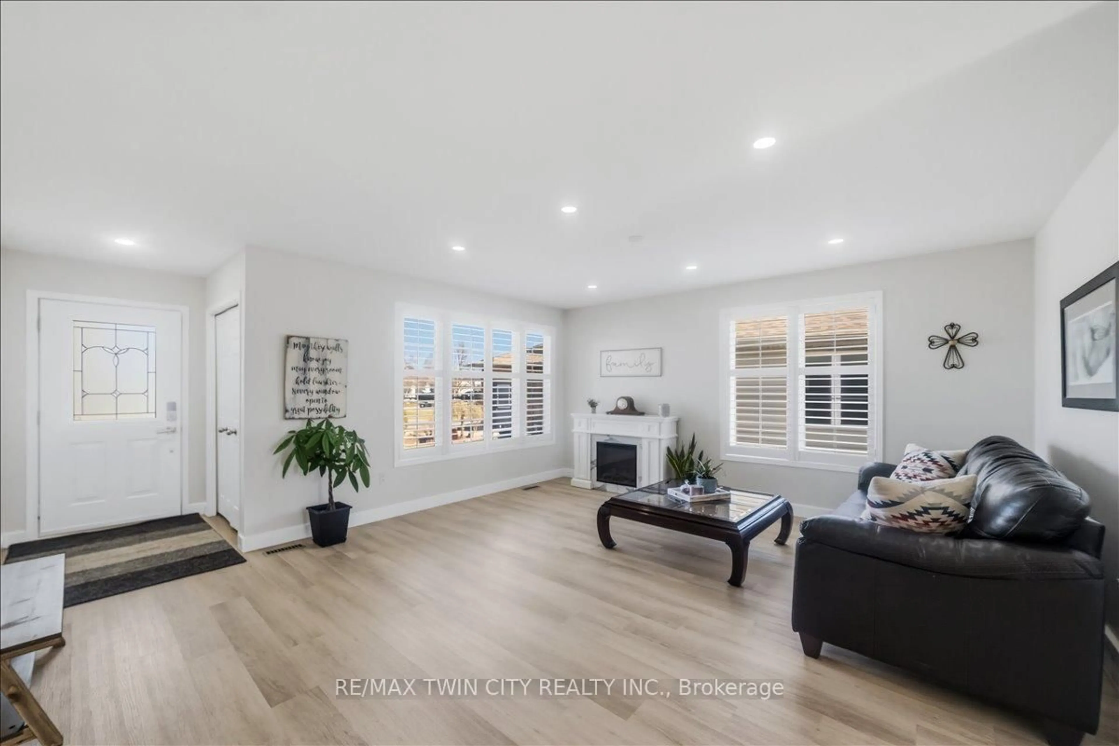 Living room with furniture, unknown for 11 Feltz Dr, Ingersoll Ontario N5C 4E9