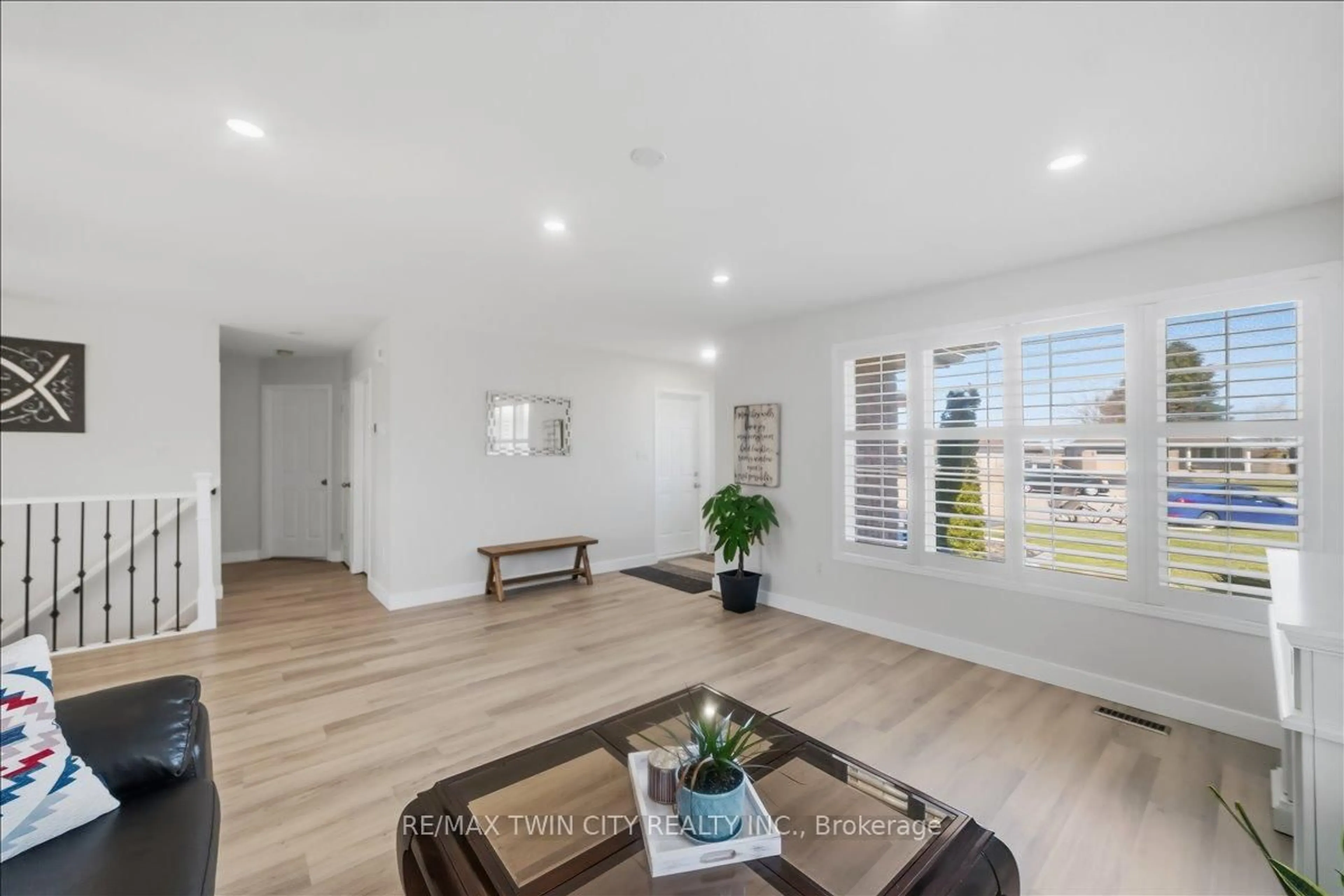 Unknown for 11 Feltz Dr, Ingersoll Ontario N5C 4E9