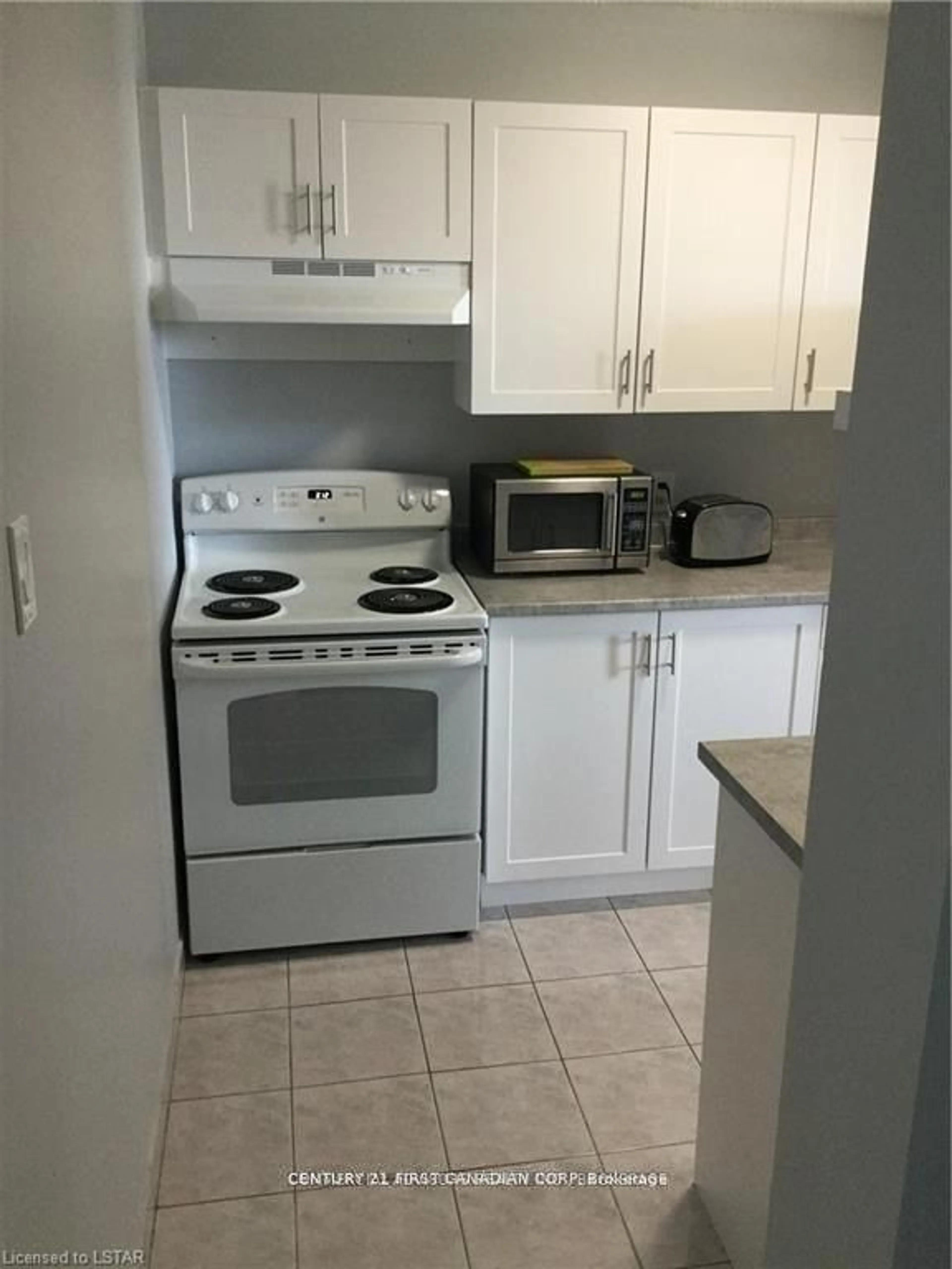 Standard kitchen, unknown for 1103 jalna Blvd, London South Ontario N6E 2W8