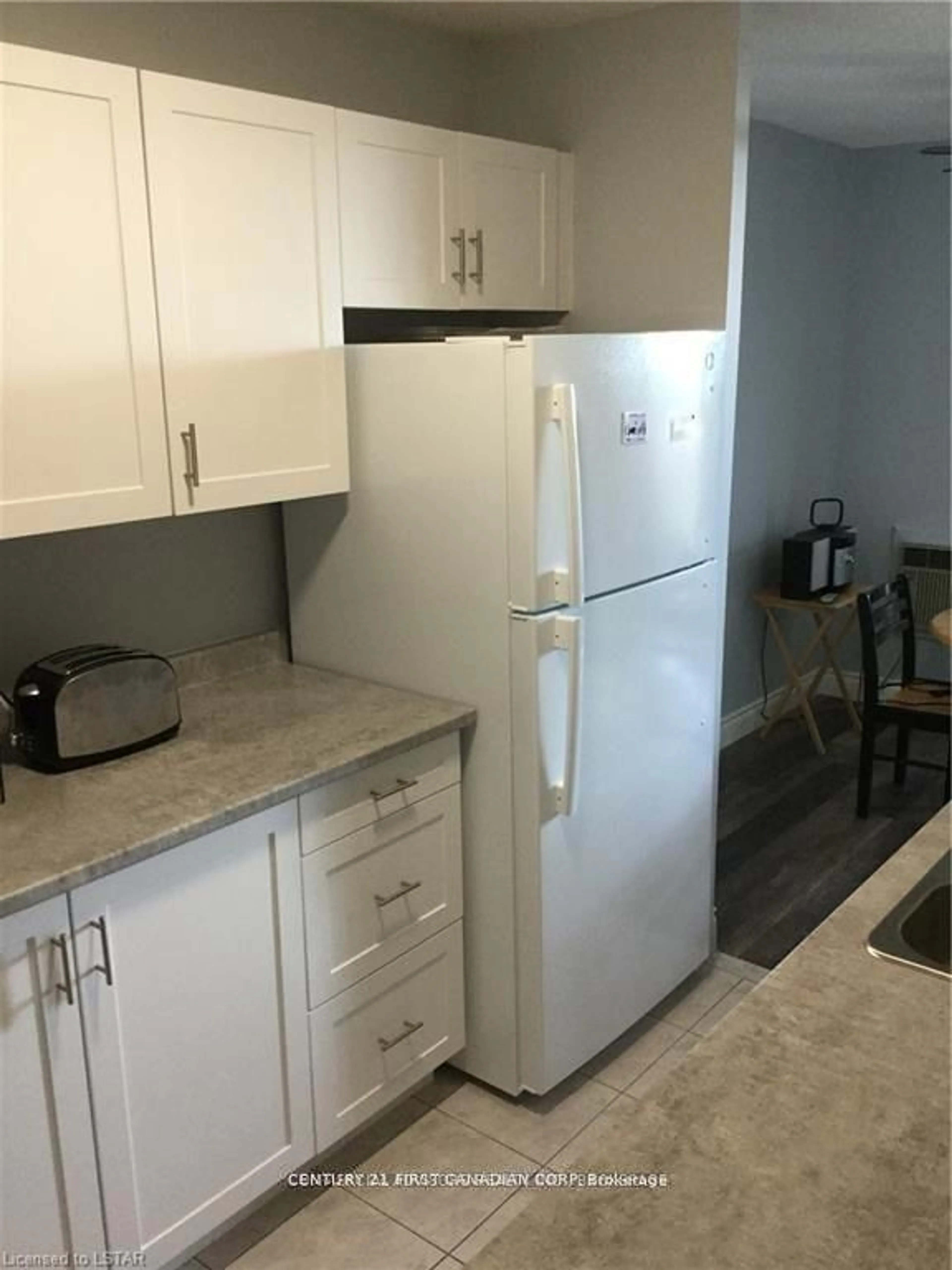 Standard kitchen, unknown for 1103 jalna Blvd, London South Ontario N6E 2W8