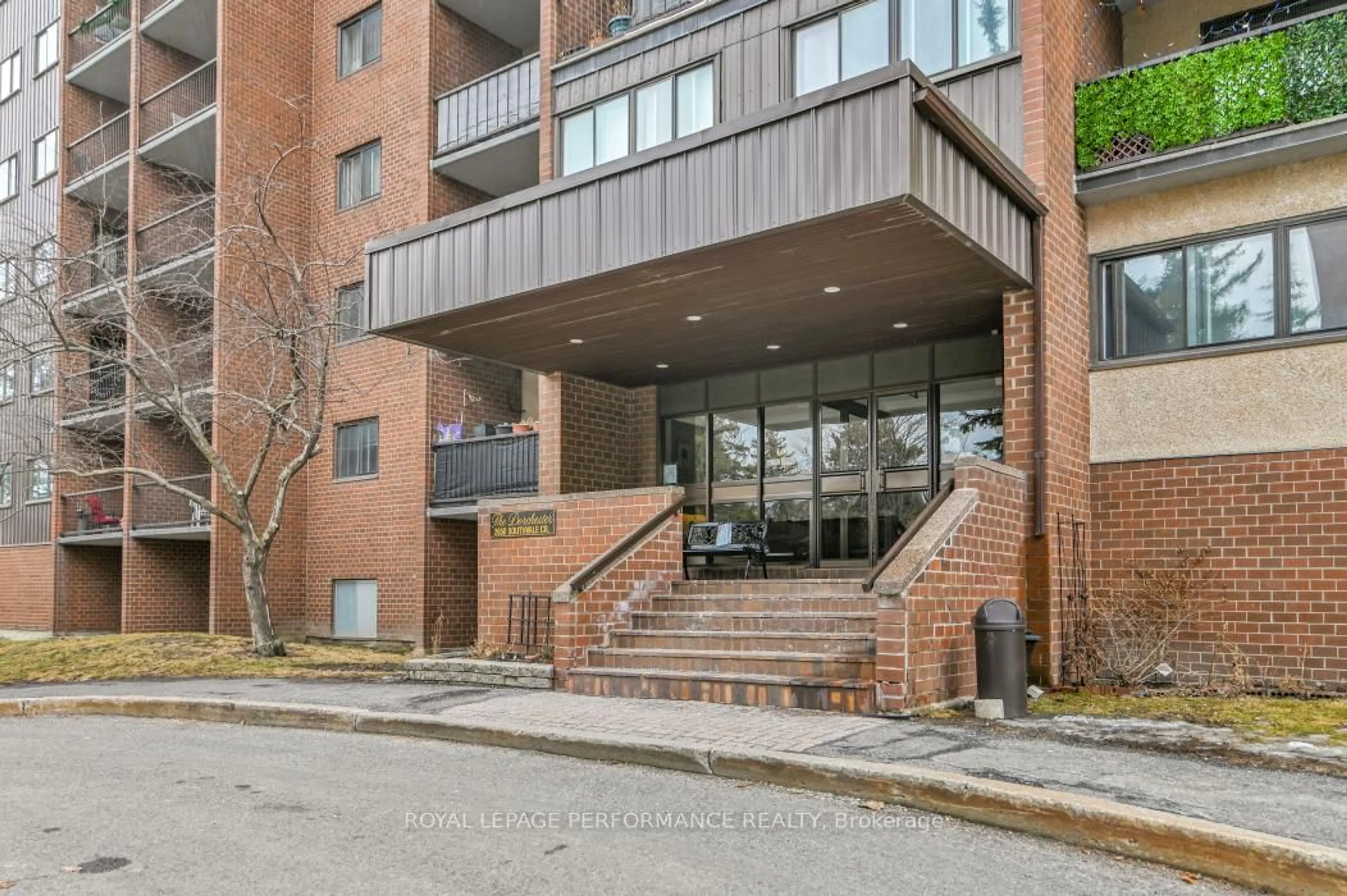 Indoor foyer for 2650 Southvale Cres #505, Ottawa Ontario K1B 4S9