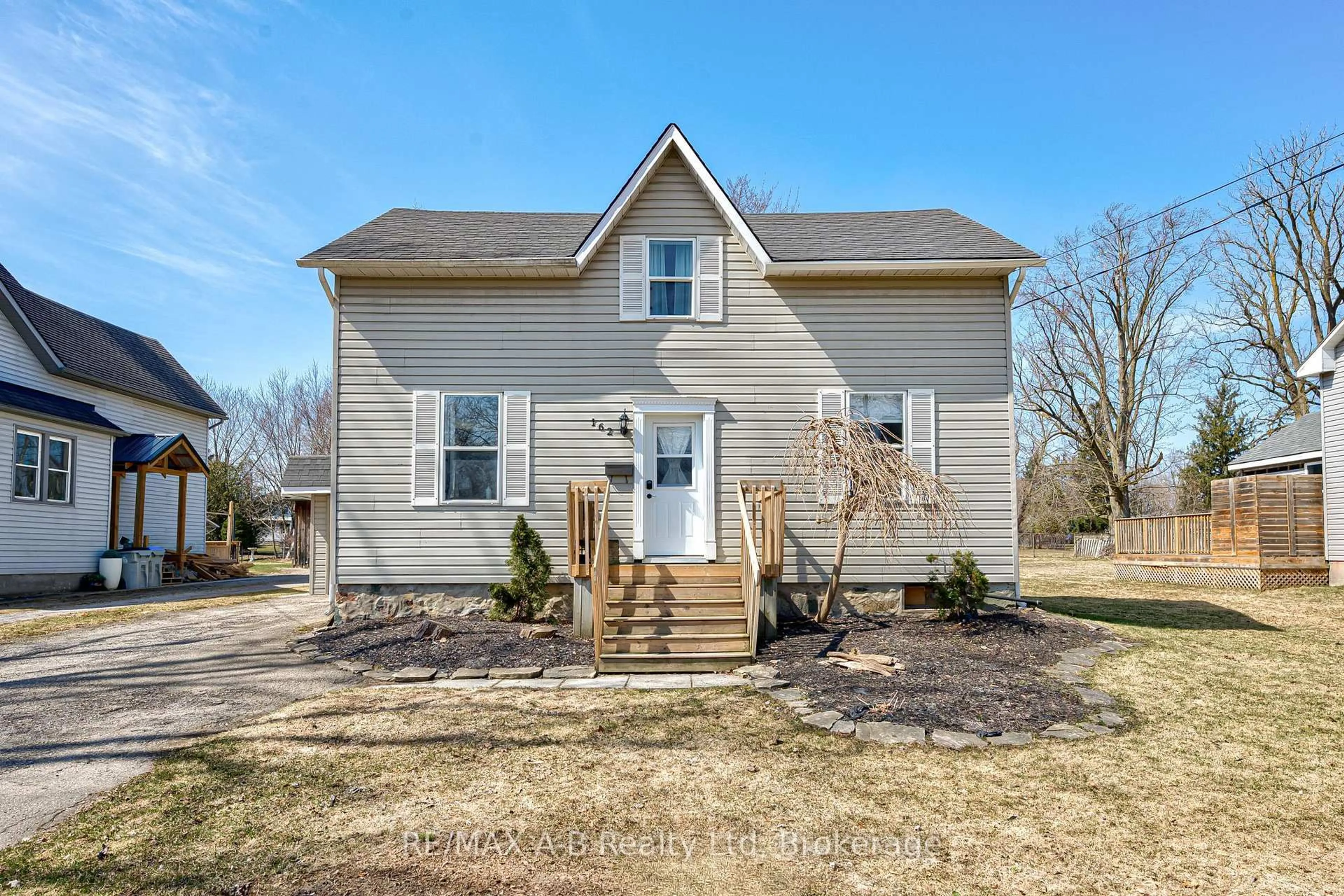 Home with vinyl exterior material, street for 162 St Andrews St, West Perth Ontario N0K 1N0