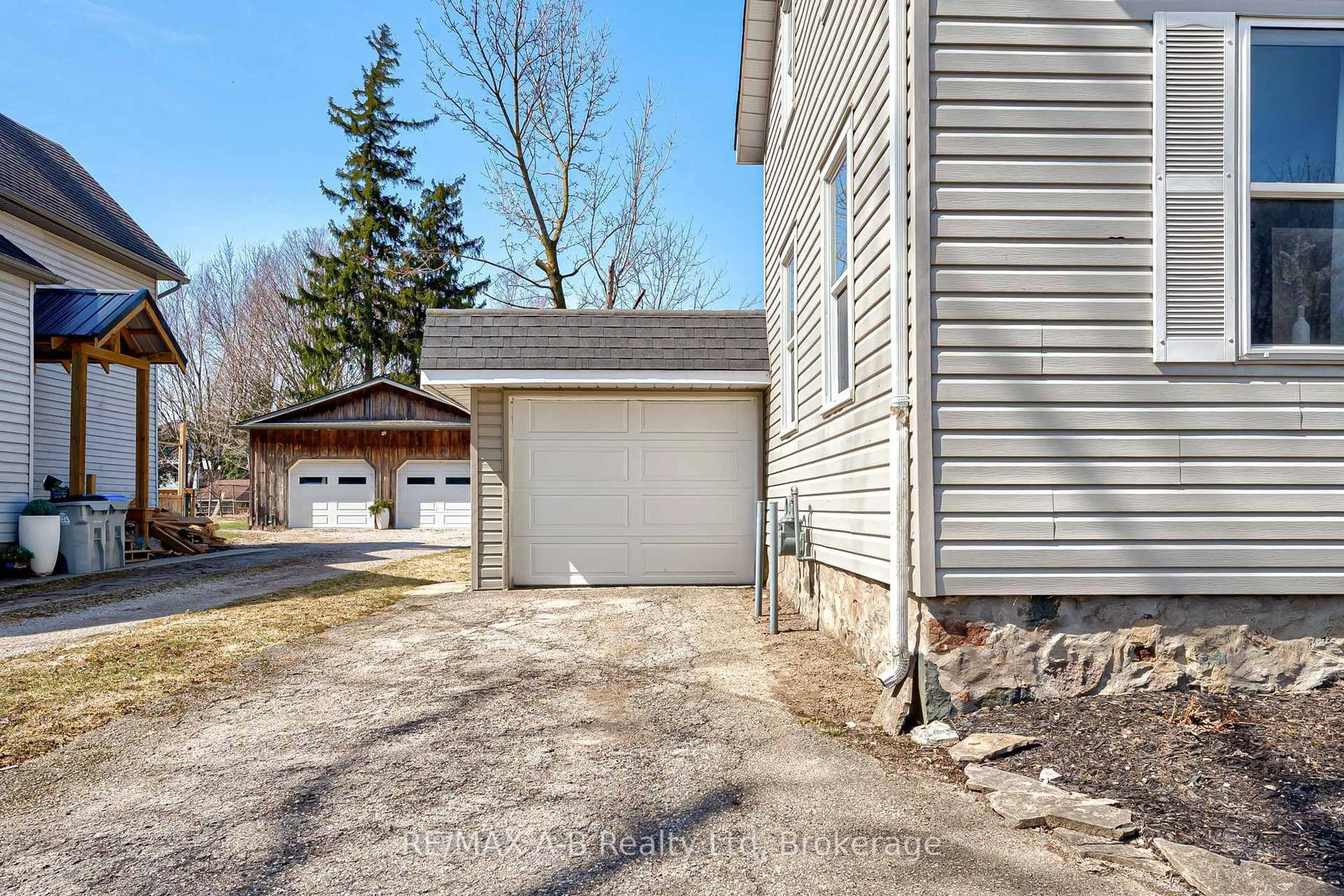 Indoor garage for 162 St Andrews St, West Perth Ontario N0K 1N0