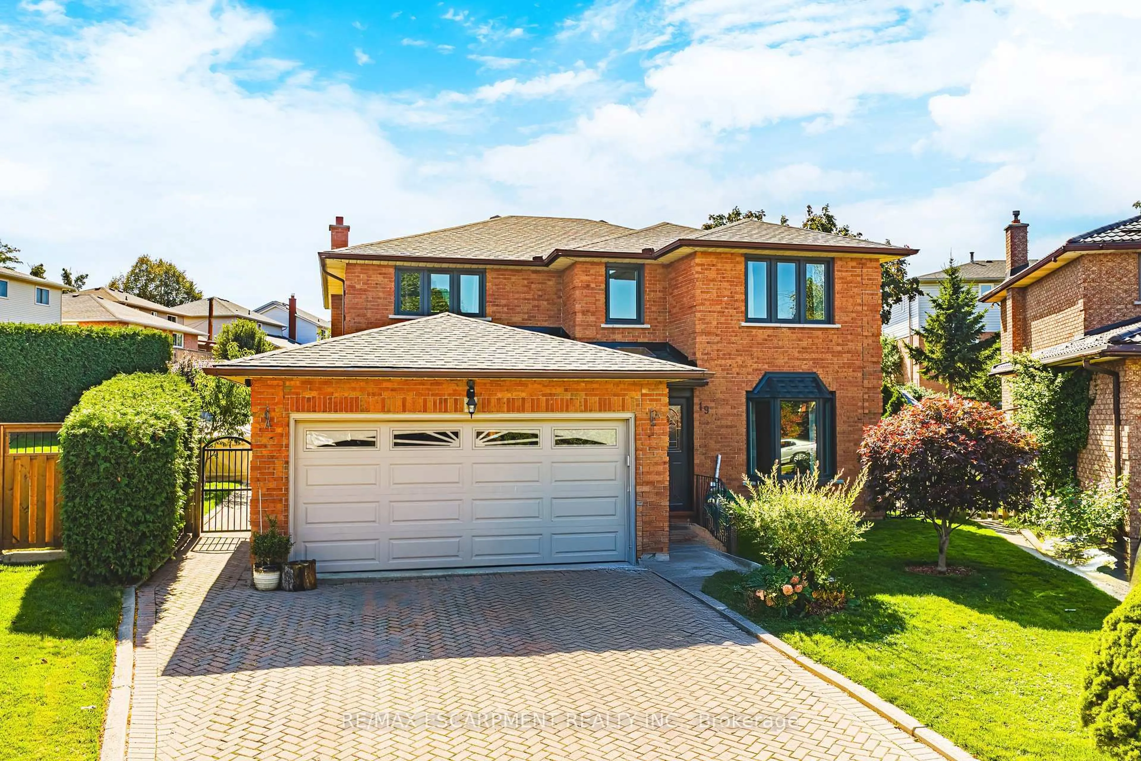 Home with brick exterior material, street for 19 Glenhaven Crt, Hamilton Ontario L9C 7G4