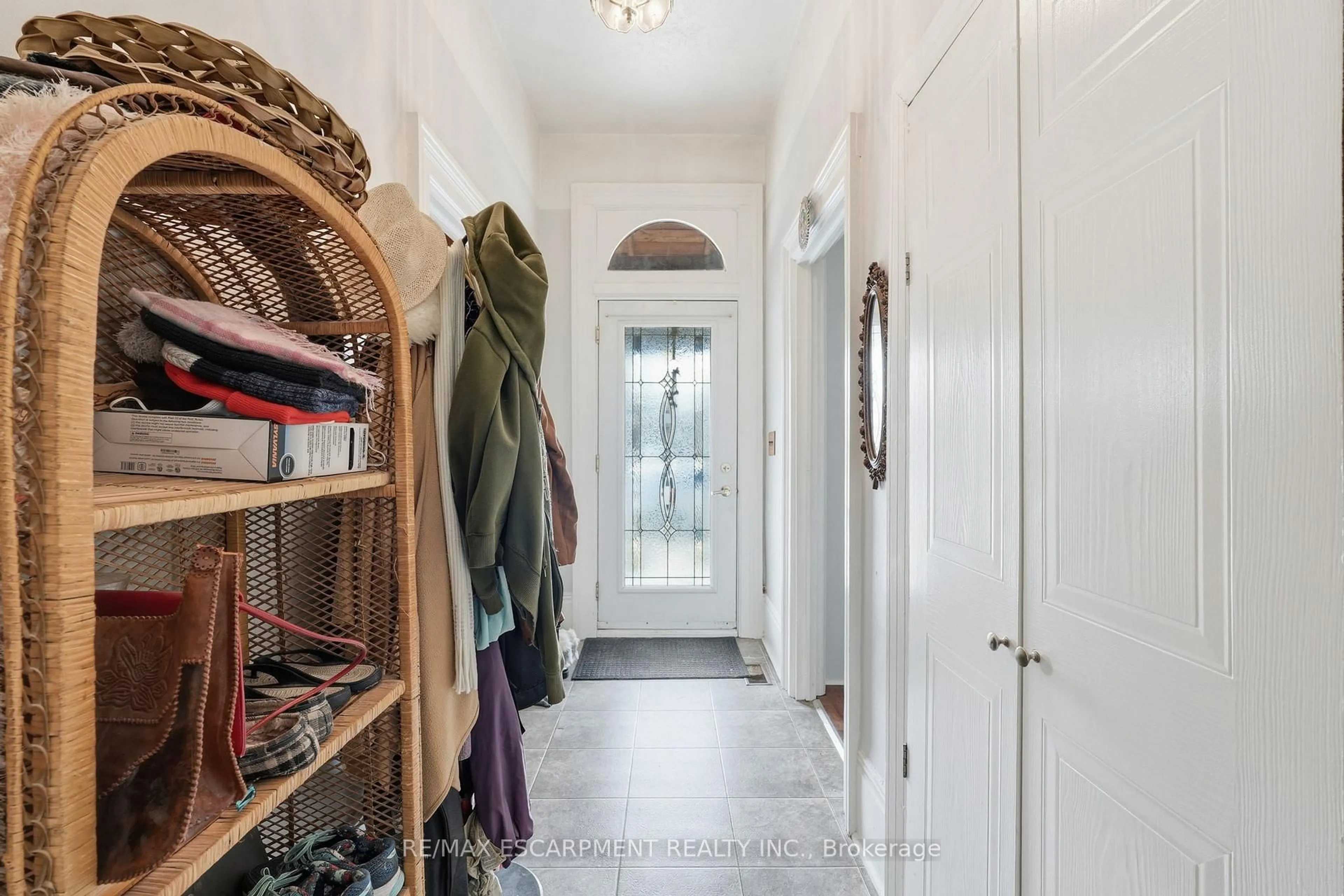 Indoor entryway for 56 Victoria St, Brantford Ontario N3S 3K2