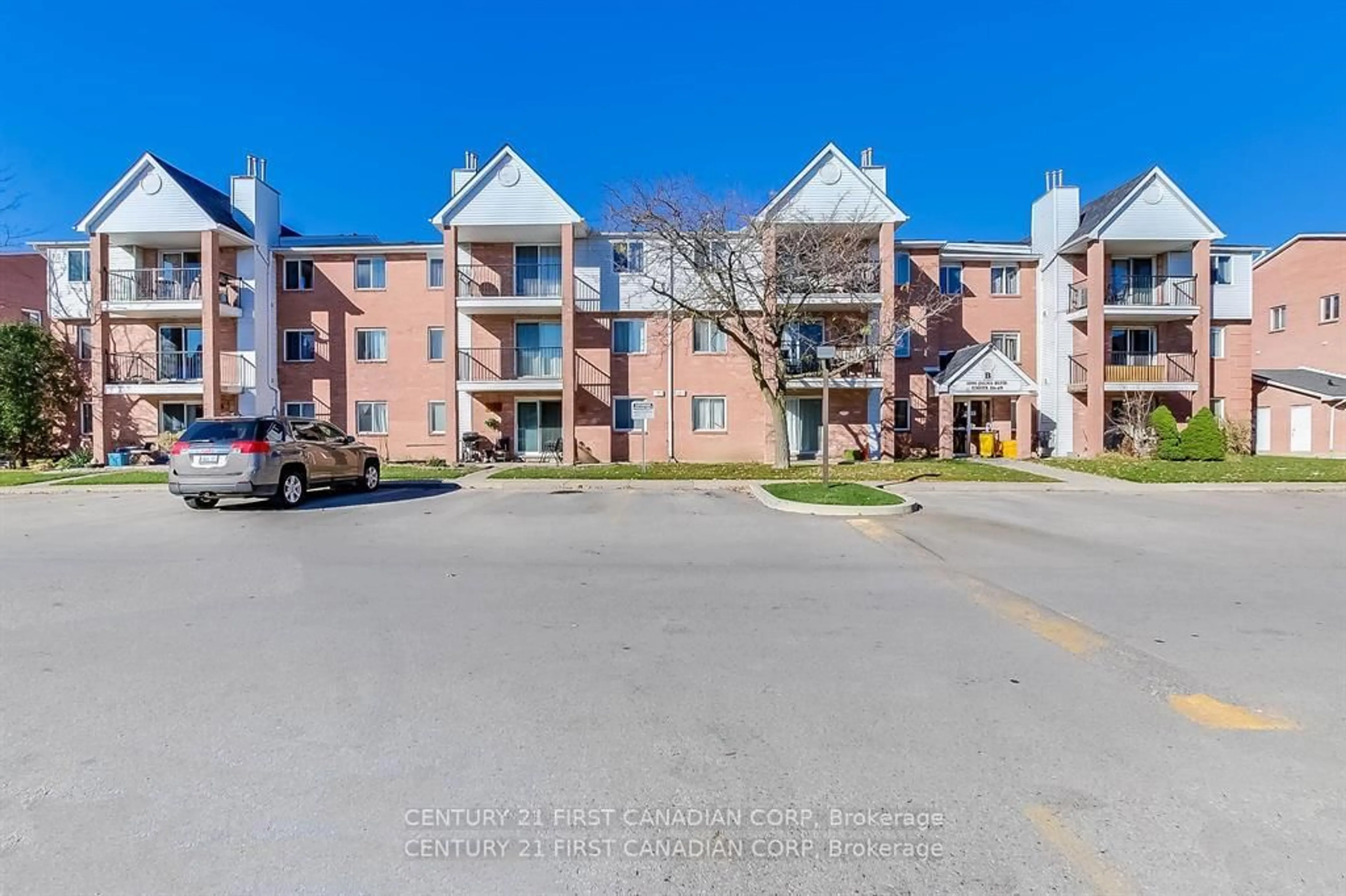 A pic from outside/outdoor area/front of a property/back of a property/a pic from drone, unknown for 1096 JALNA Blvd, London South Ontario N6E 3B8