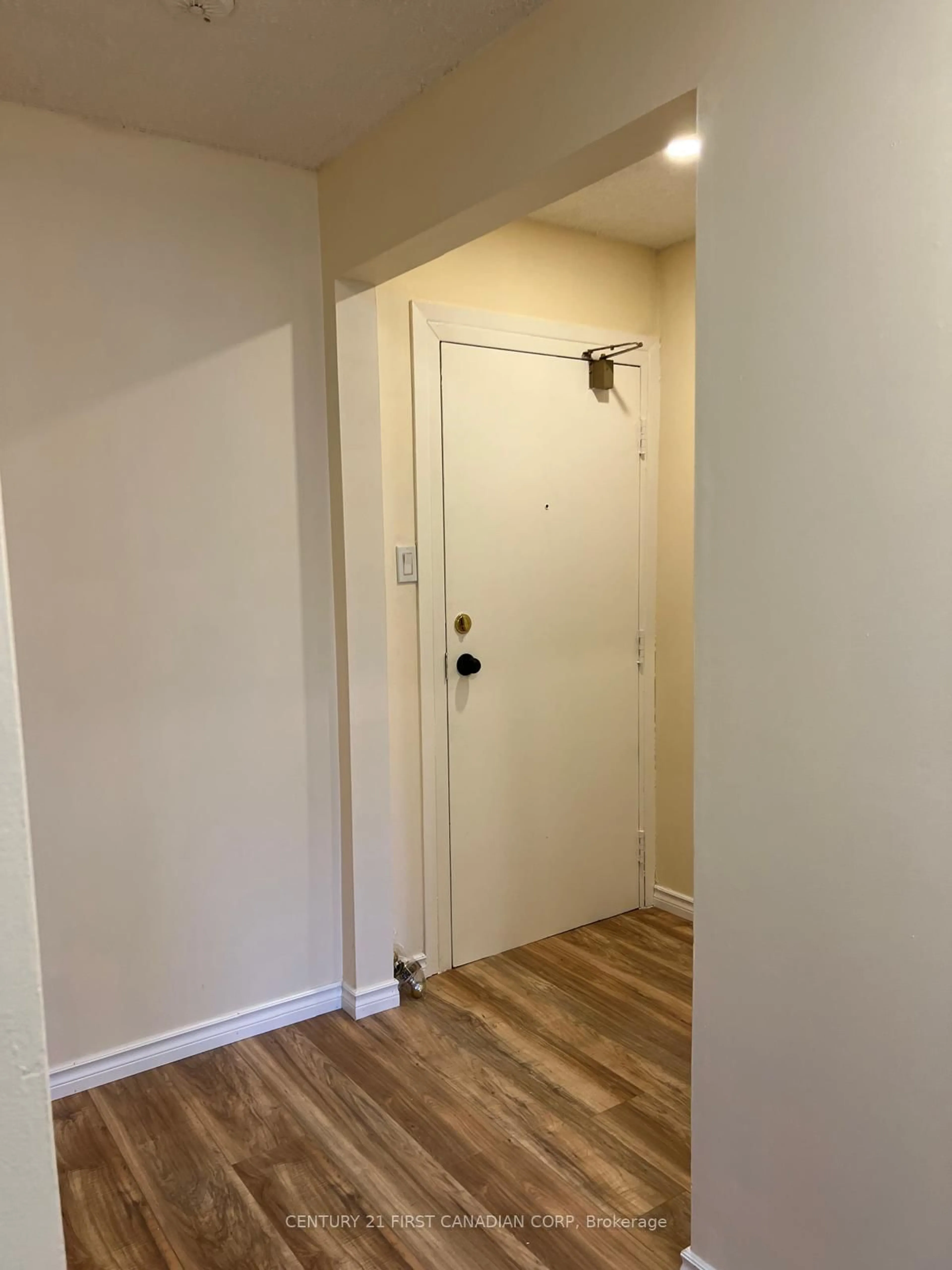 Indoor entryway for 1096 JALNA Blvd, London South Ontario N6E 3B8