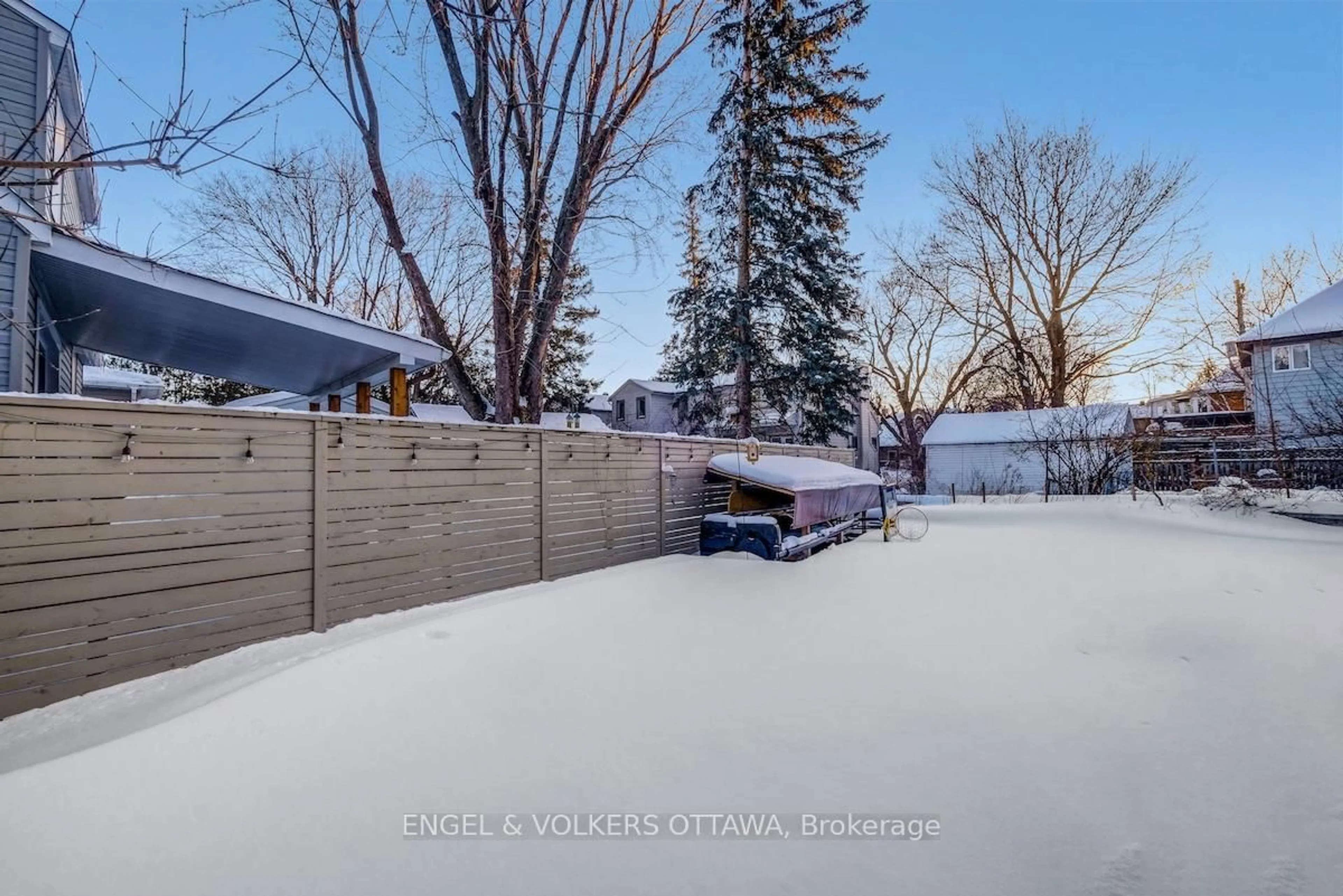 Patio, street for 608 Byron Ave, Ottawa Ontario K2A 0E5