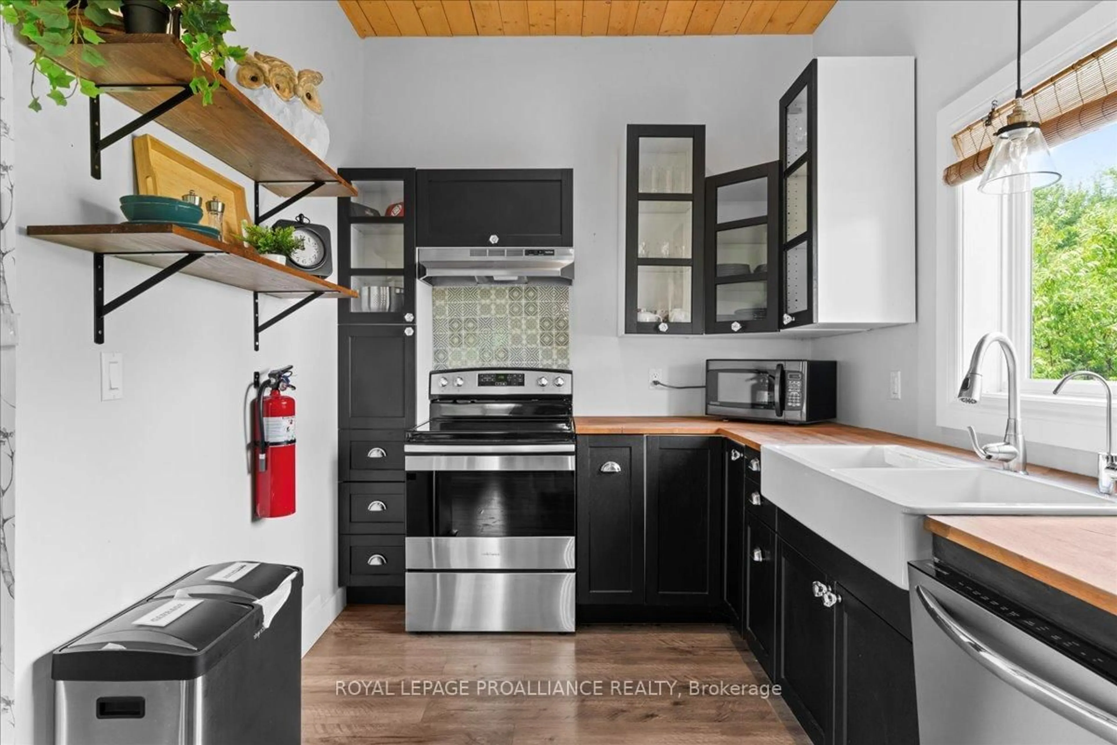 Contemporary kitchen, unknown for 11251B Highway 41, Kaladar Ontario K0H 1Z0