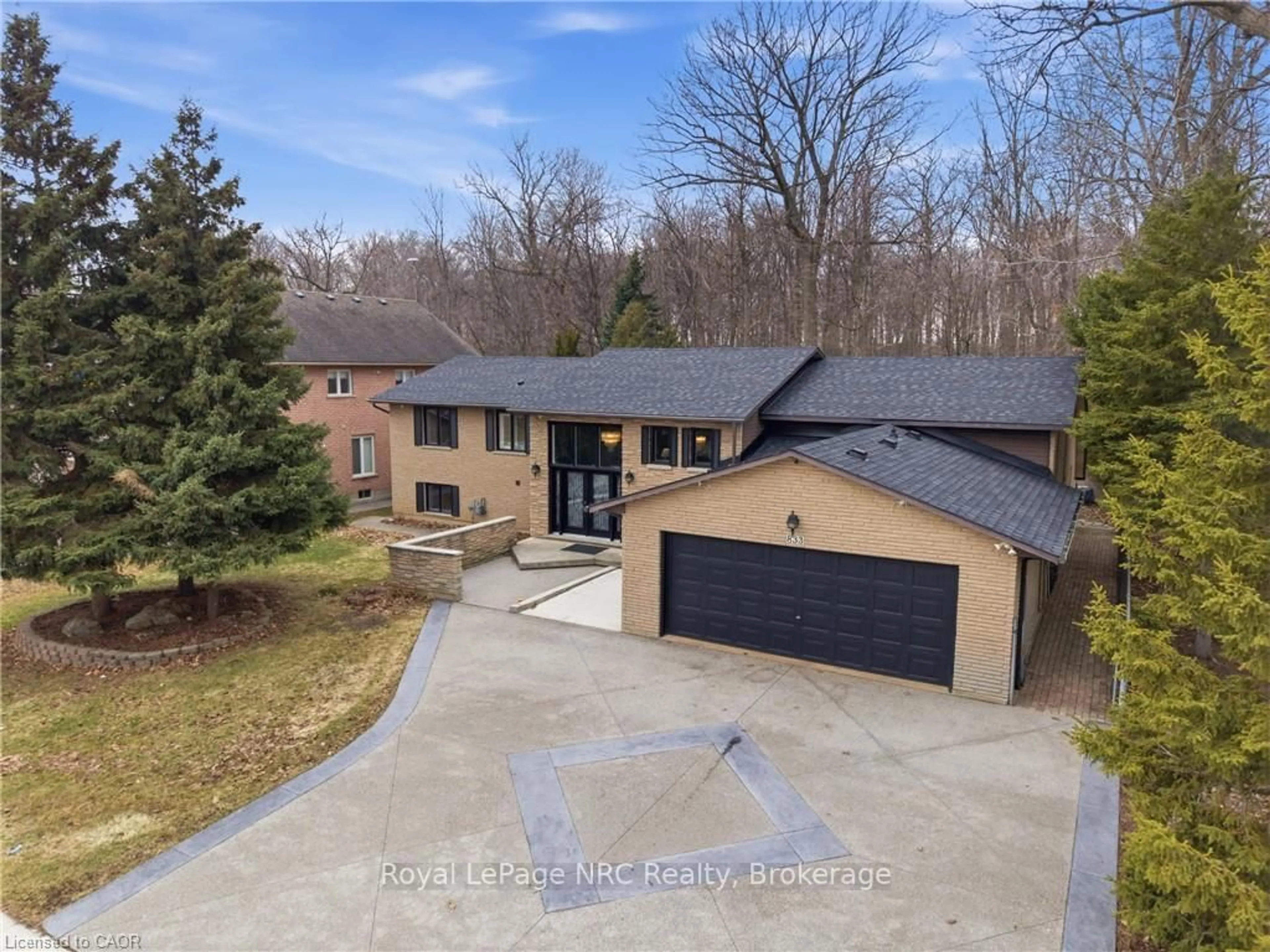 A pic from outside/outdoor area/front of a property/back of a property/a pic from drone, street for 833 Brigadoon Dr, Hamilton Ontario L9C 7P2