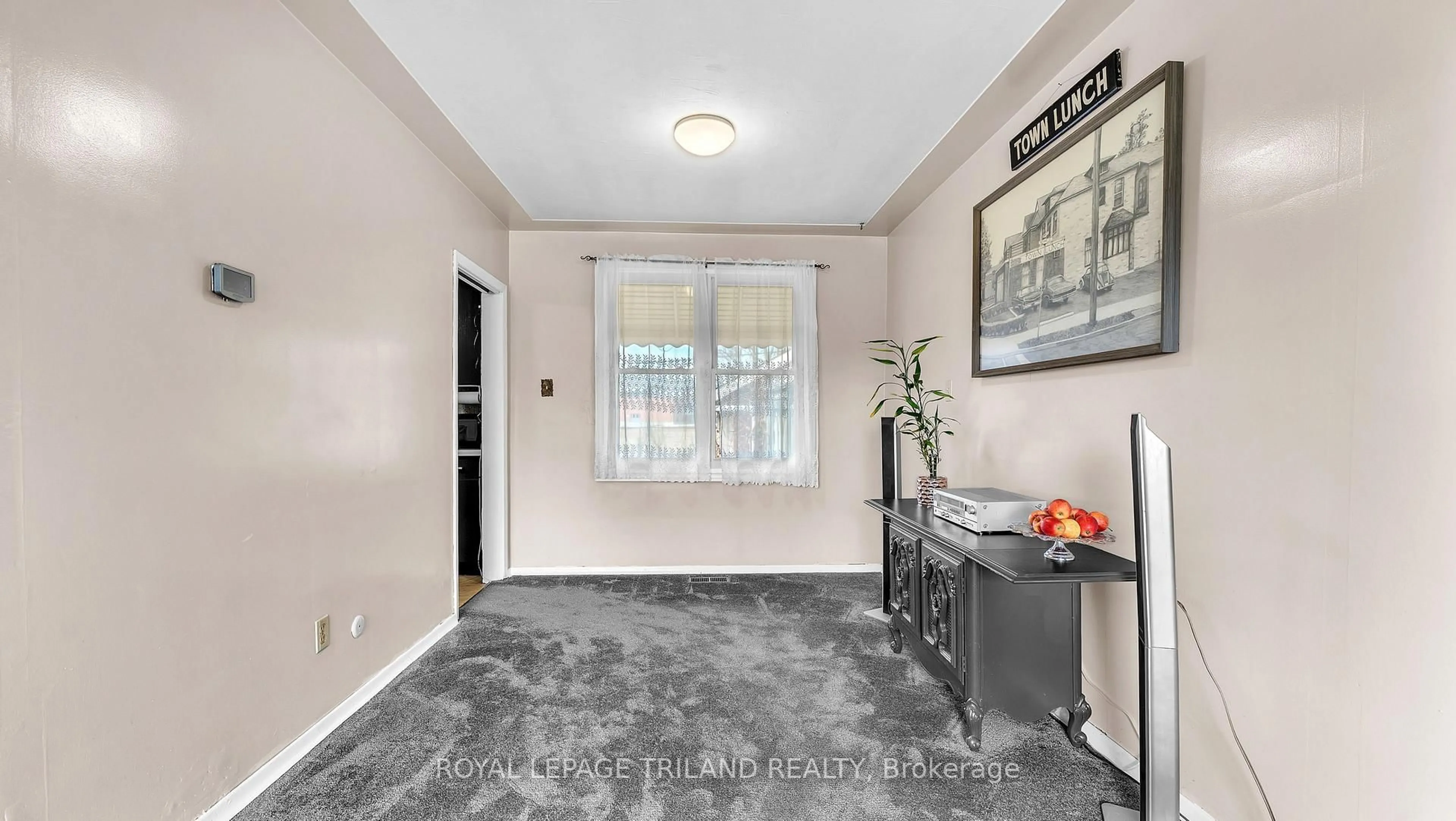 Indoor entryway for 1211 Sorrel Rd, London East Ontario N5V 2N5