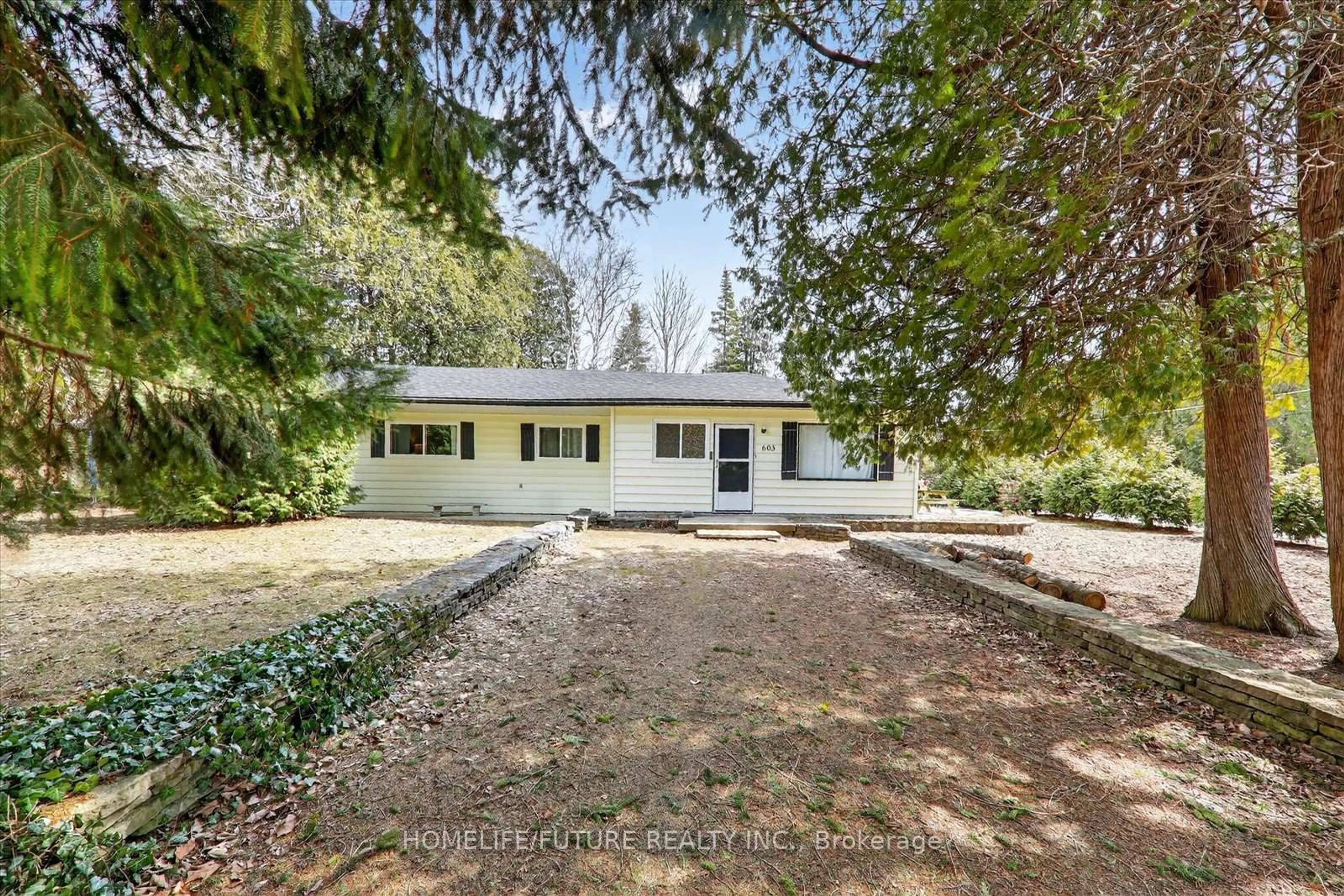 A pic from outside/outdoor area/front of a property/back of a property/a pic from drone, street for 603 Third Ave, South Bruce Peninsula Ontario N0H 2G0