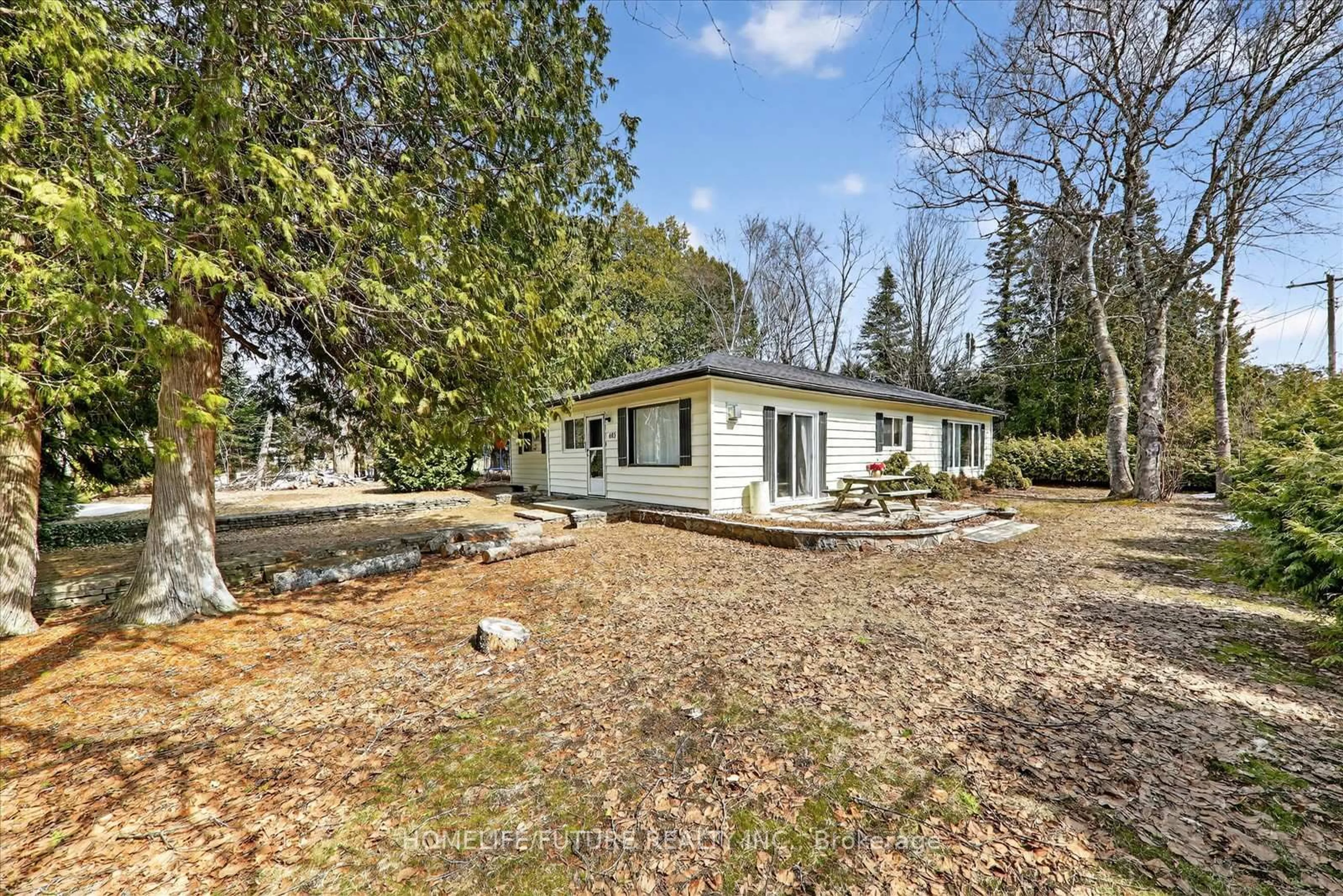 A pic from outside/outdoor area/front of a property/back of a property/a pic from drone, unknown for 603 Third Ave, South Bruce Peninsula Ontario N0H 2G0