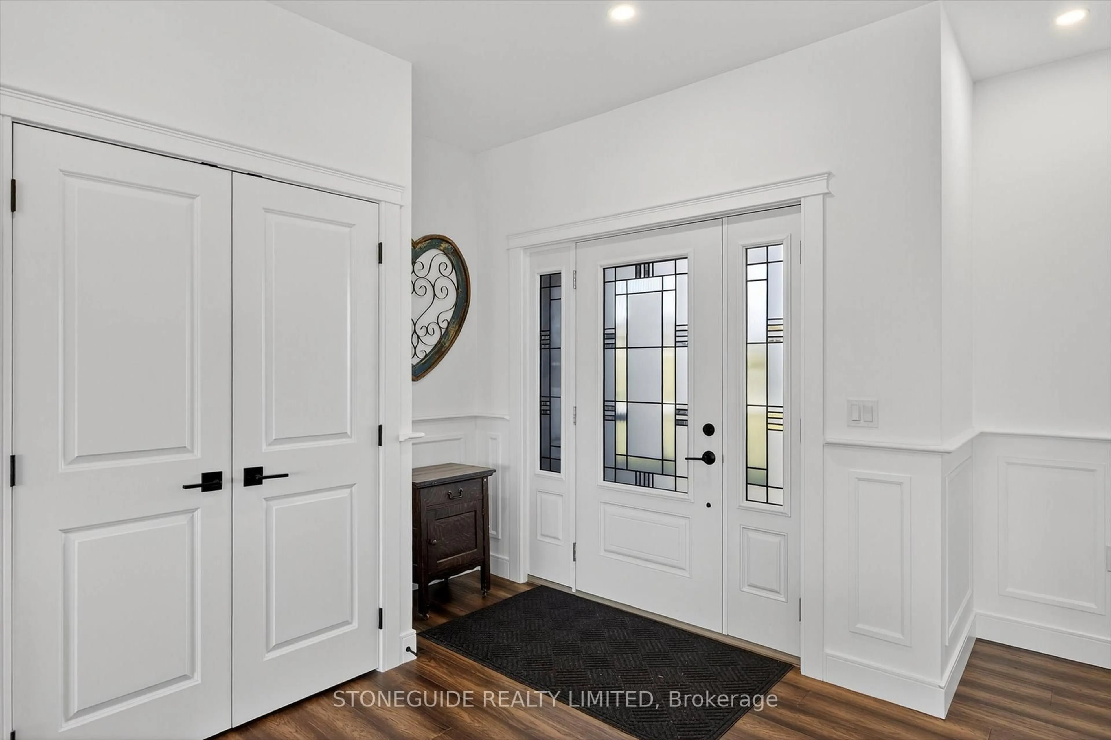 Indoor entryway for 105 Arnott Dr, Selwyn Ontario K0L 1T0