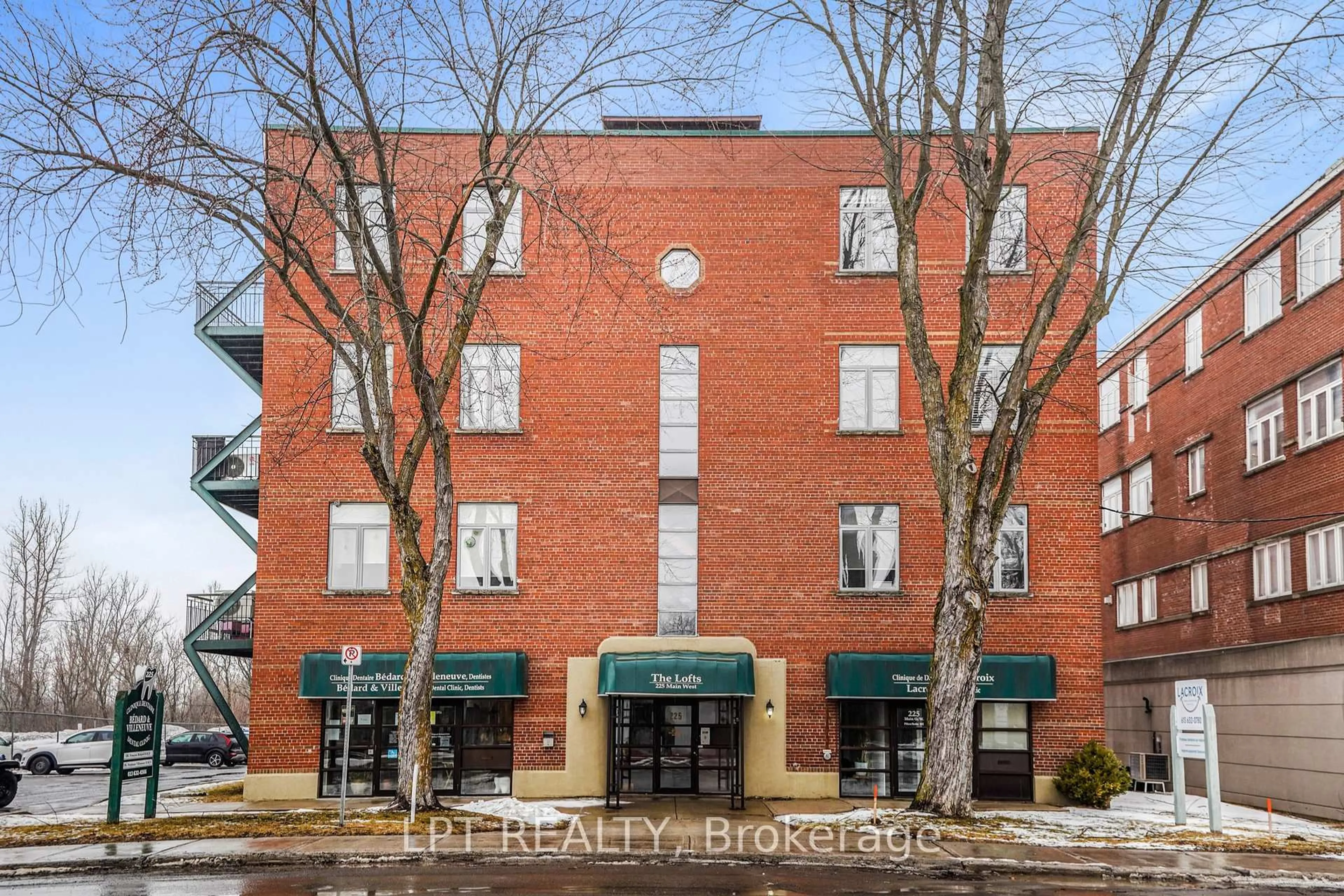 Home with brick exterior material, building for 225 Main St, Hawkesbury Ontario K6A 3R7