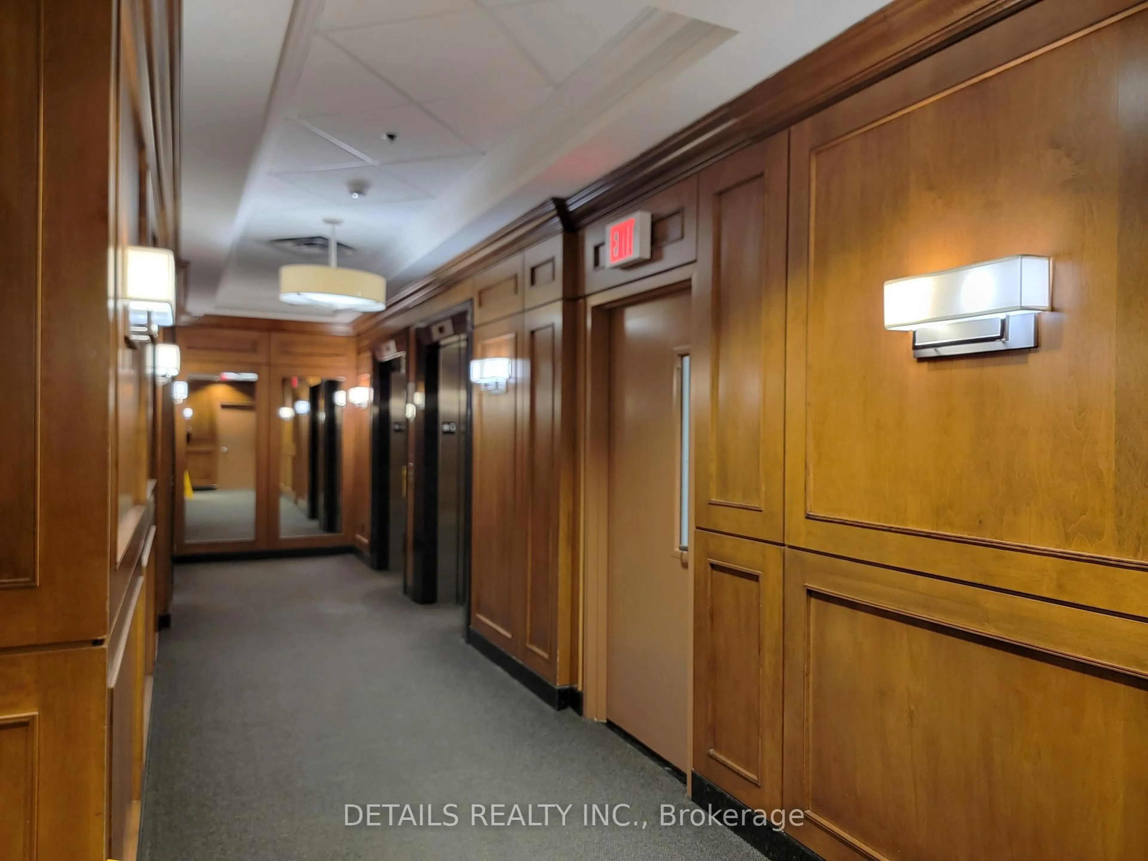 Indoor foyer for 195 BESSERER St #2102, Ottawa Ontario K1N 0B6