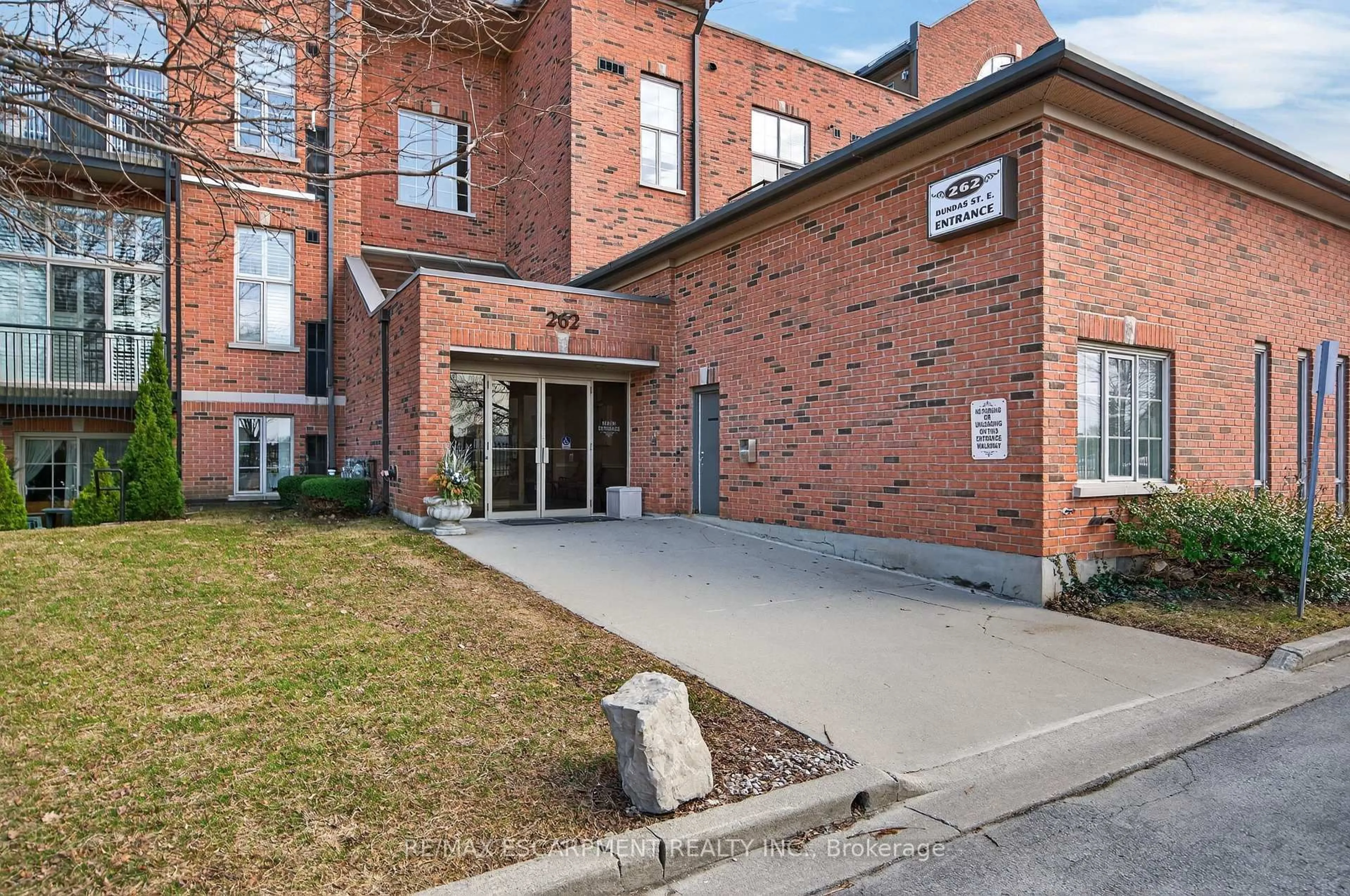 Unknown for 262 Dundas St #320, Hamilton Ontario L8B 1A9