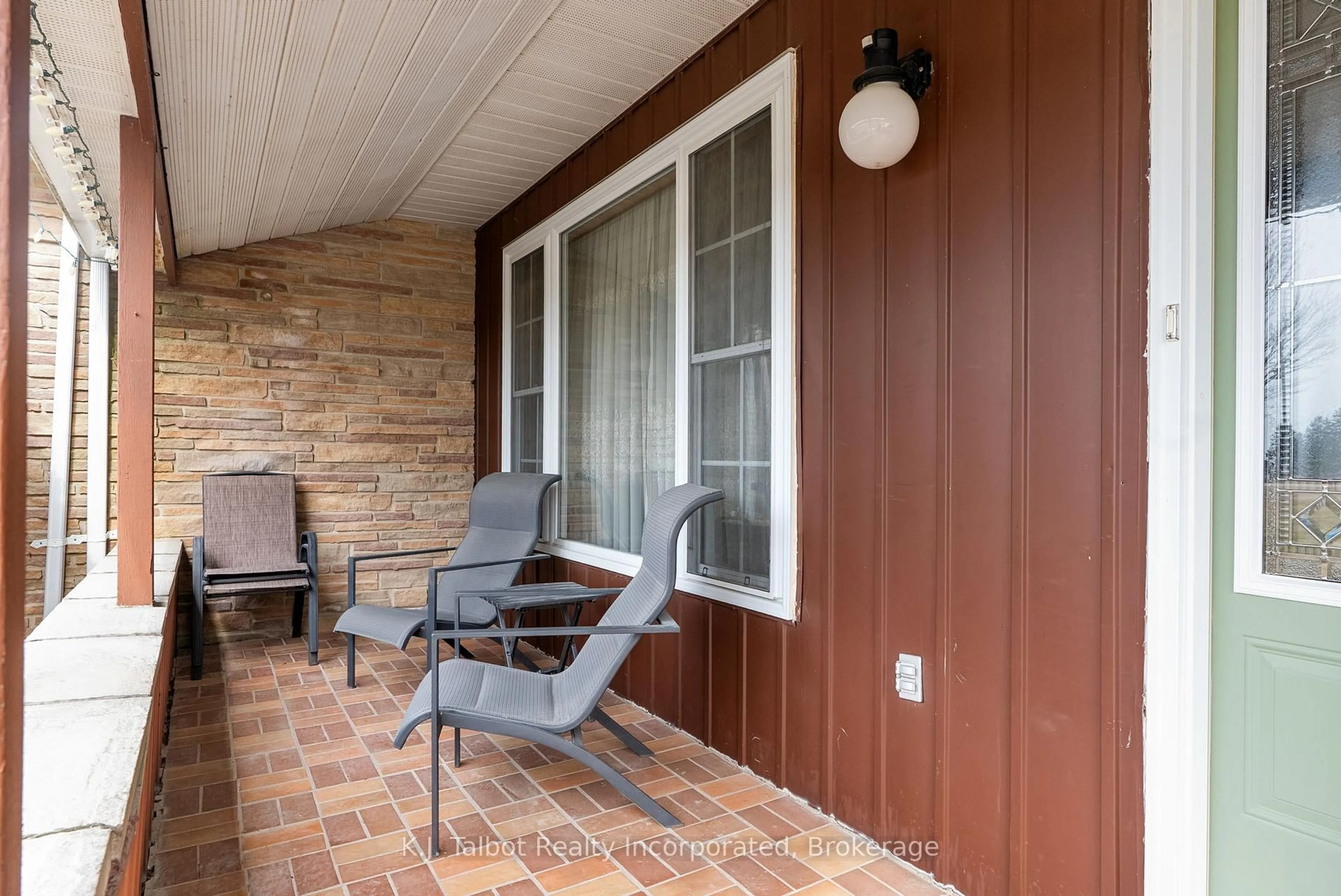 Patio, street for 41342 Walton Rd, Morris Turnberry Ontario N0K 1Z0