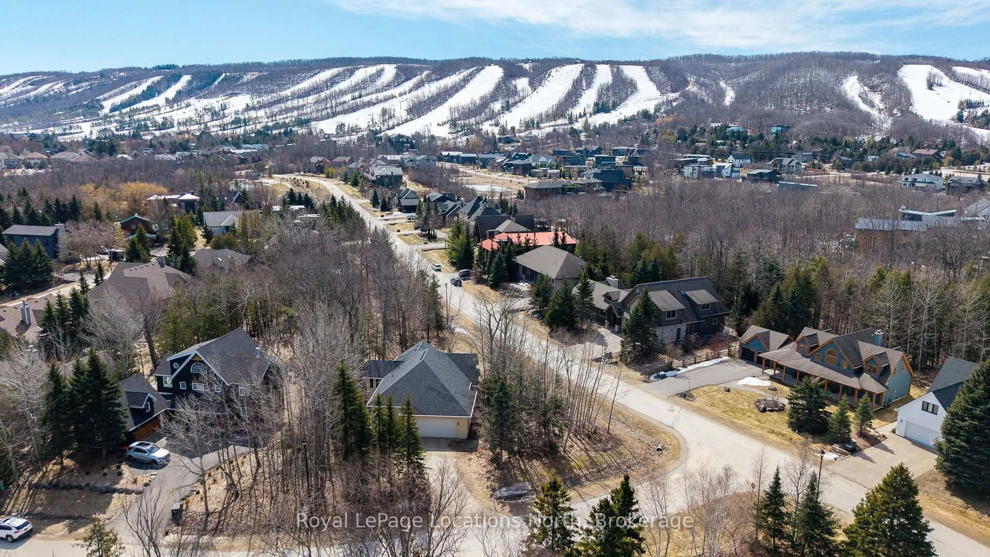 A pic from outside/outdoor area/front of a property/back of a property/a pic from drone, mountain view for 130 Cortina Cres, Blue Mountains Ontario L9Y 0S9