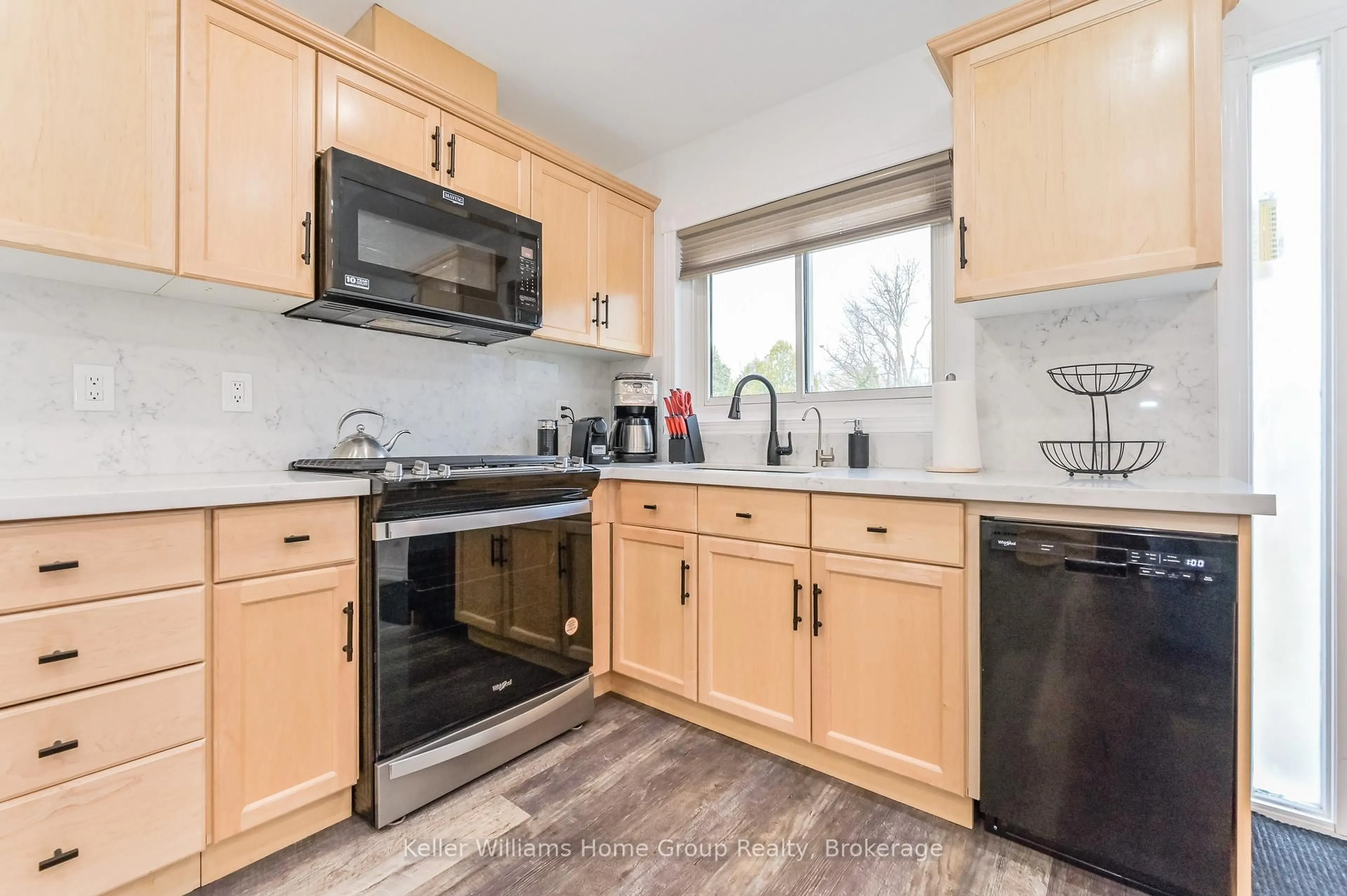 Standard kitchen, wood/laminate floor for 373 West Acres Dr, Guelph Ontario N1H 7B3