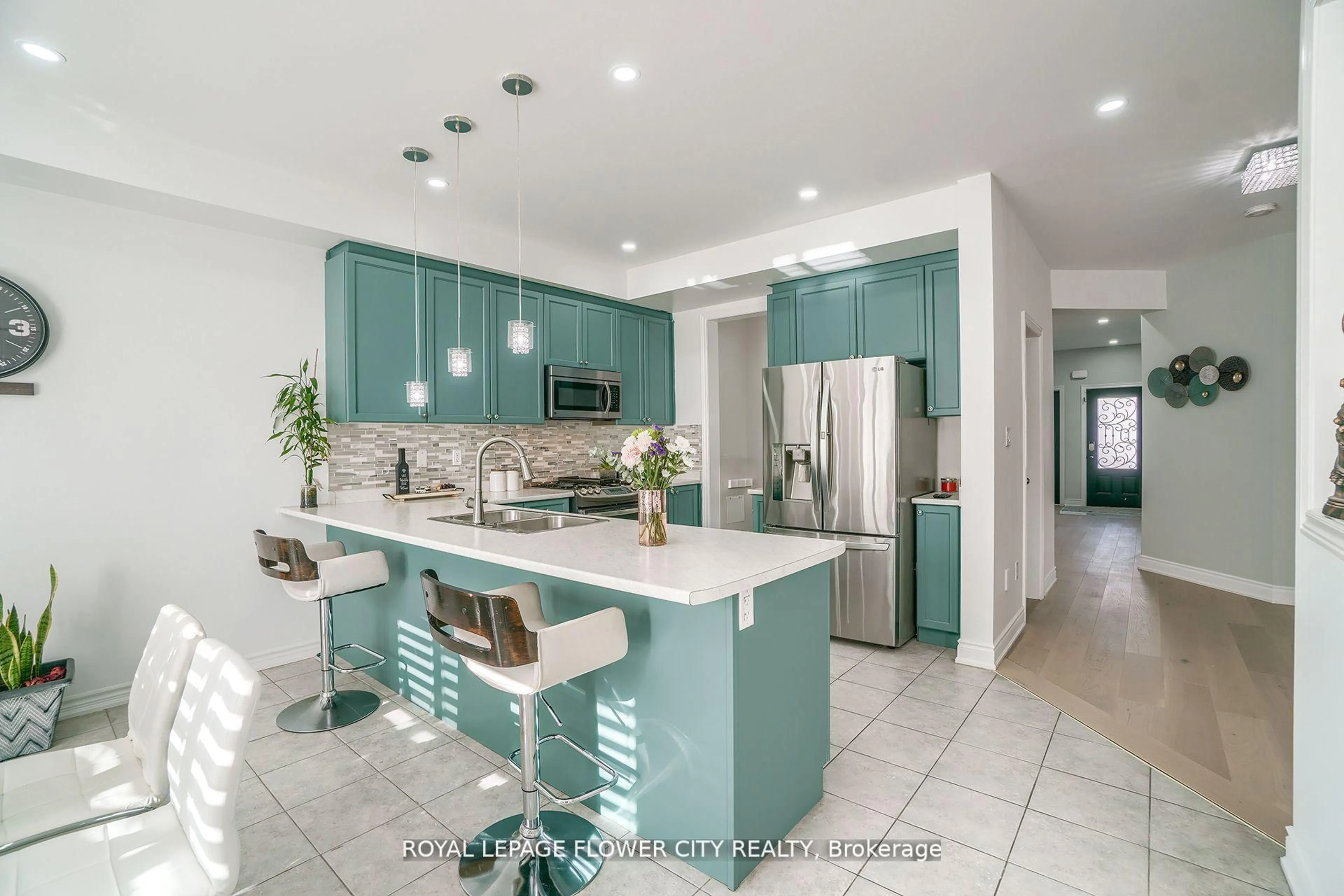 Contemporary kitchen, ceramic/tile floor for 318 Wallace St, Shelburne Ontario L9V 2S2