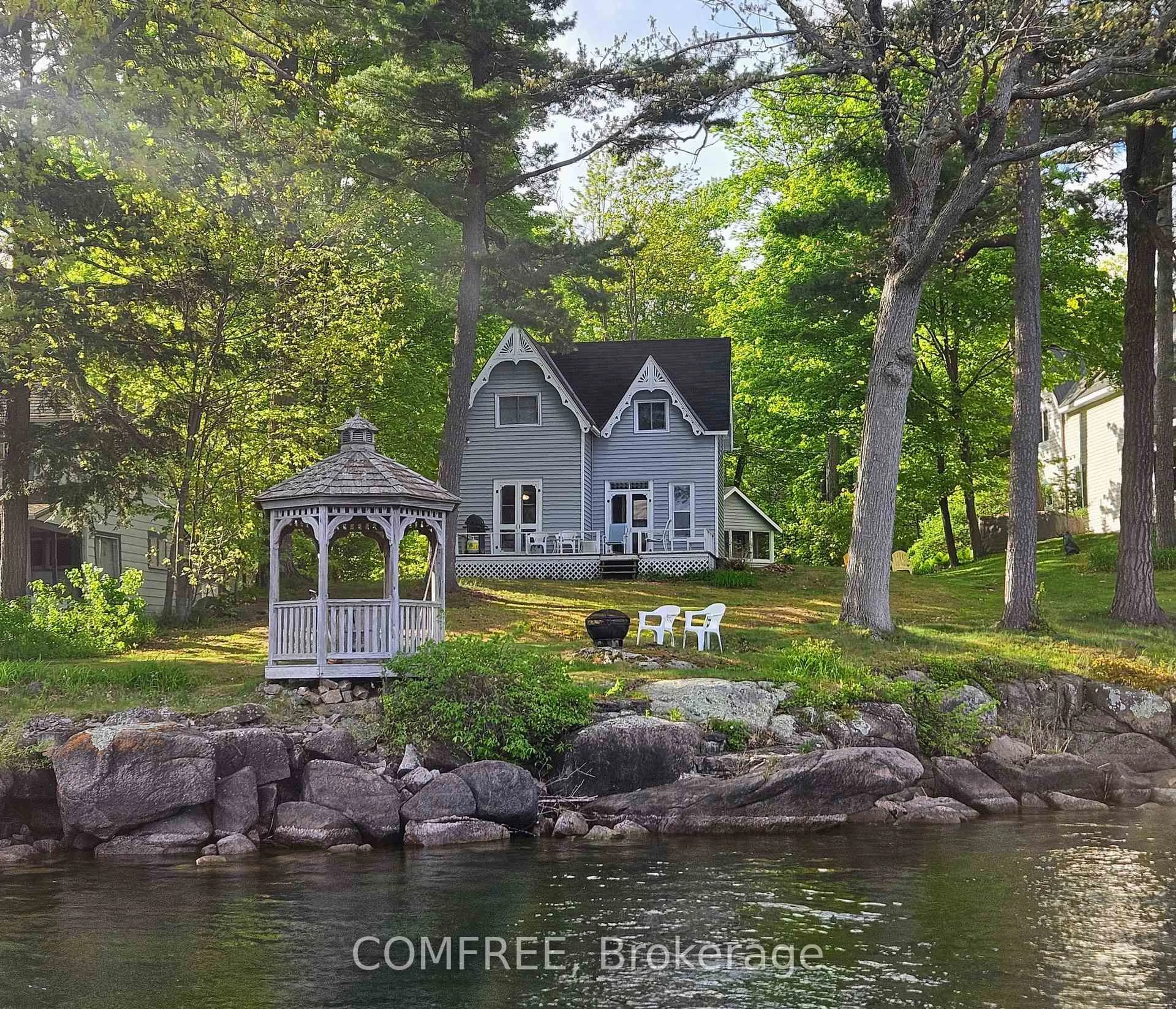 A pic from outside/outdoor area/front of a property/back of a property/a pic from drone, water/lake/river/ocean view for 465-463 Hillcrest Rd, Elizabethtown-Kitley Ontario K6V 7C3