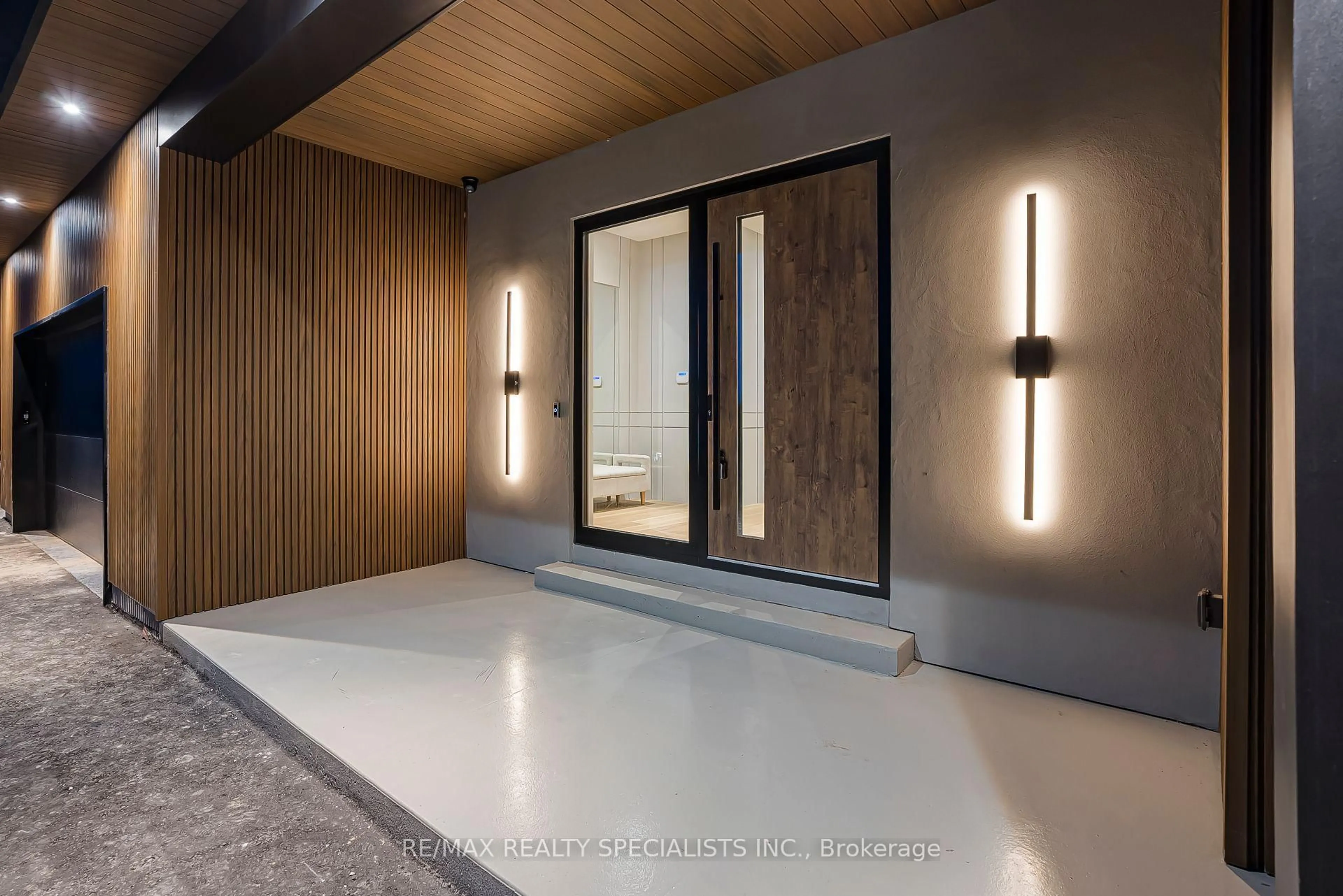 Indoor entryway for 295449 8th Line, Amaranth Ontario L9V 1K4