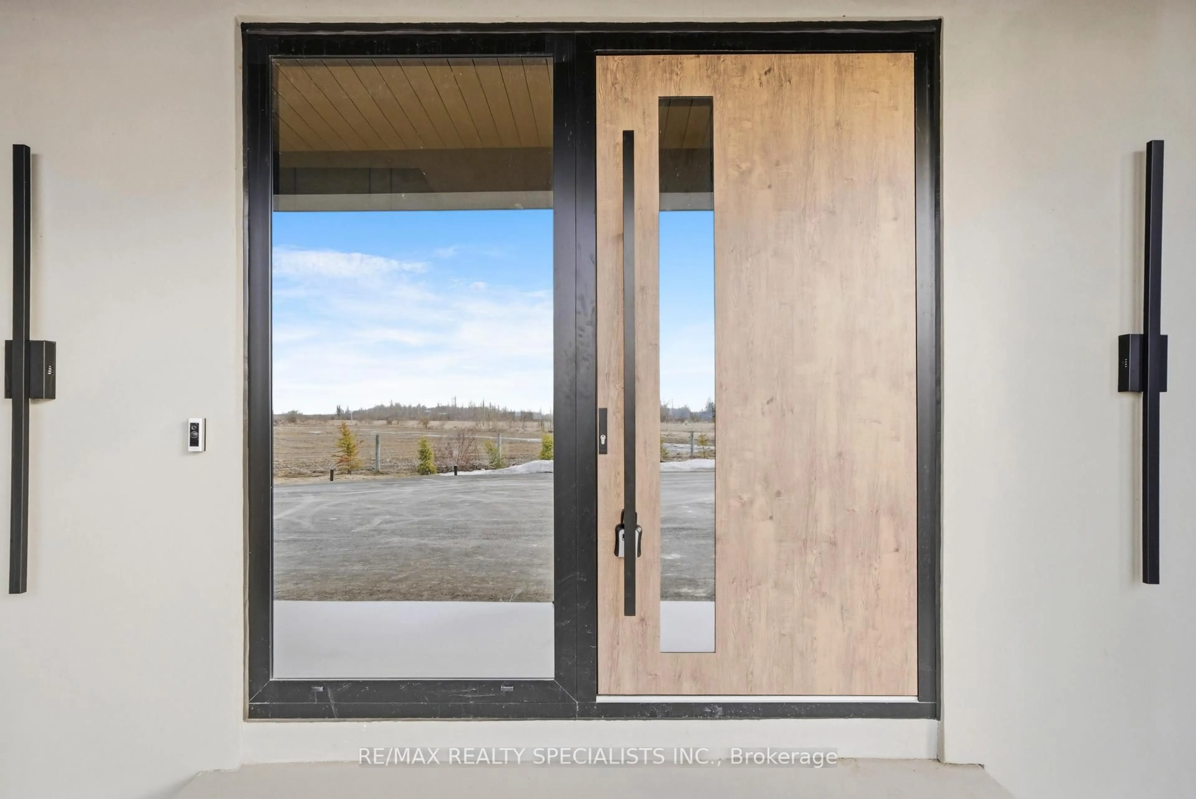 Indoor entryway for 295449 8th Line, Amaranth Ontario L9V 1K4