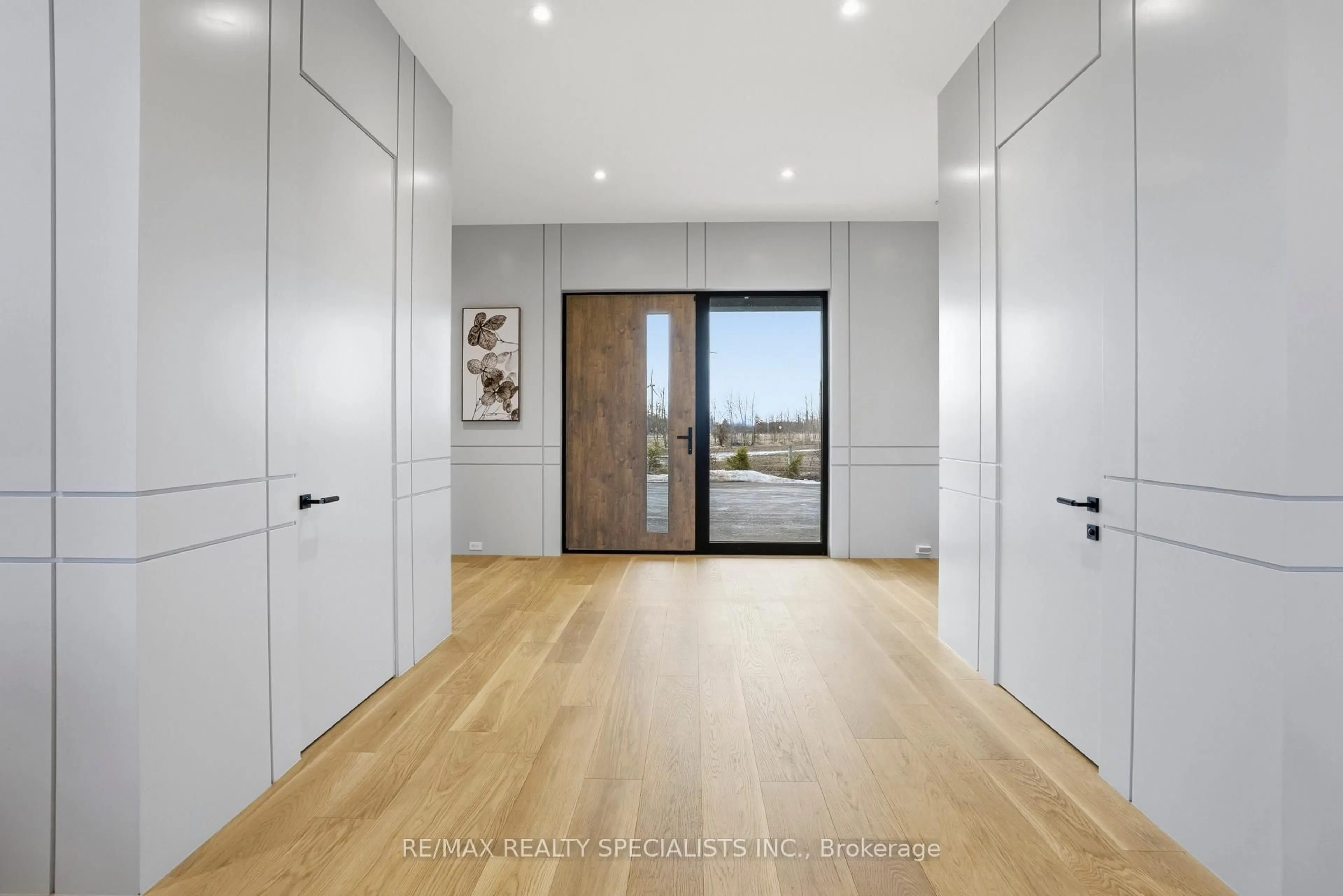 Indoor foyer for 295449 8th Line, Amaranth Ontario L9V 1K4