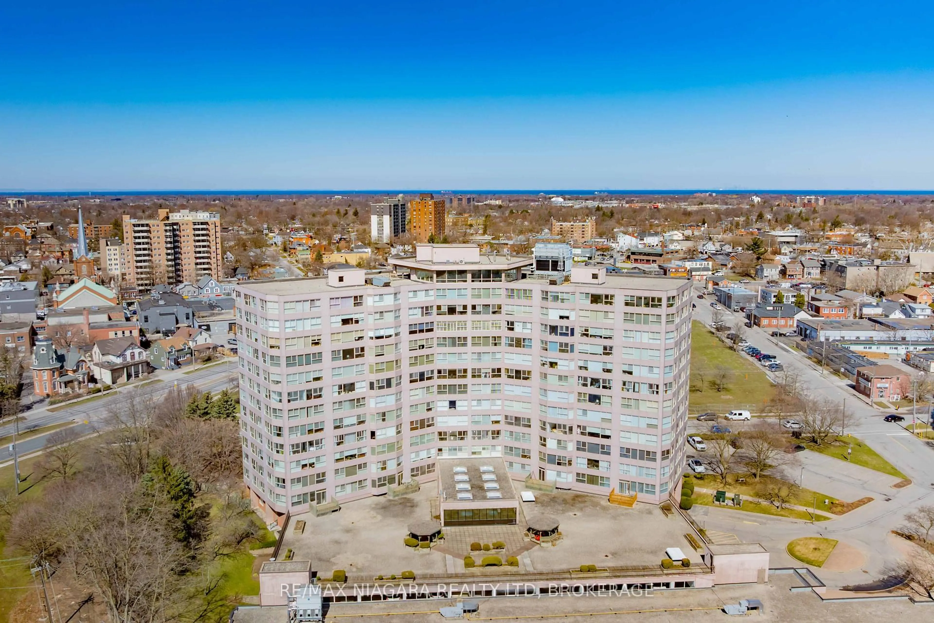 A pic from outside/outdoor area/front of a property/back of a property/a pic from drone, city buildings view from balcony for 7 GALE Cres #109, St. Catharines Ontario L2R 7M8