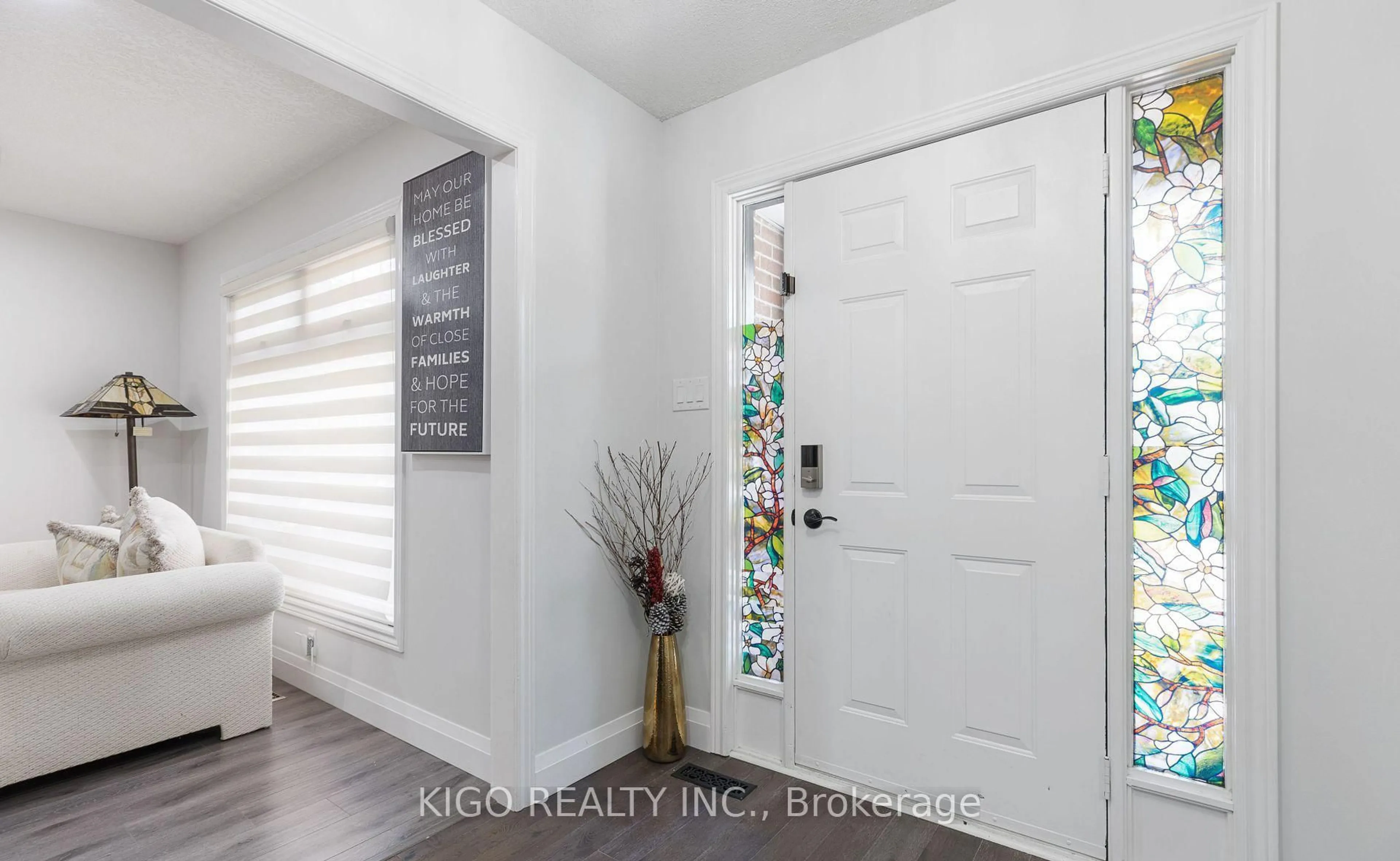 Indoor entryway for 167 SUNNYSIDE Dr, London North Ontario N5X 3P7