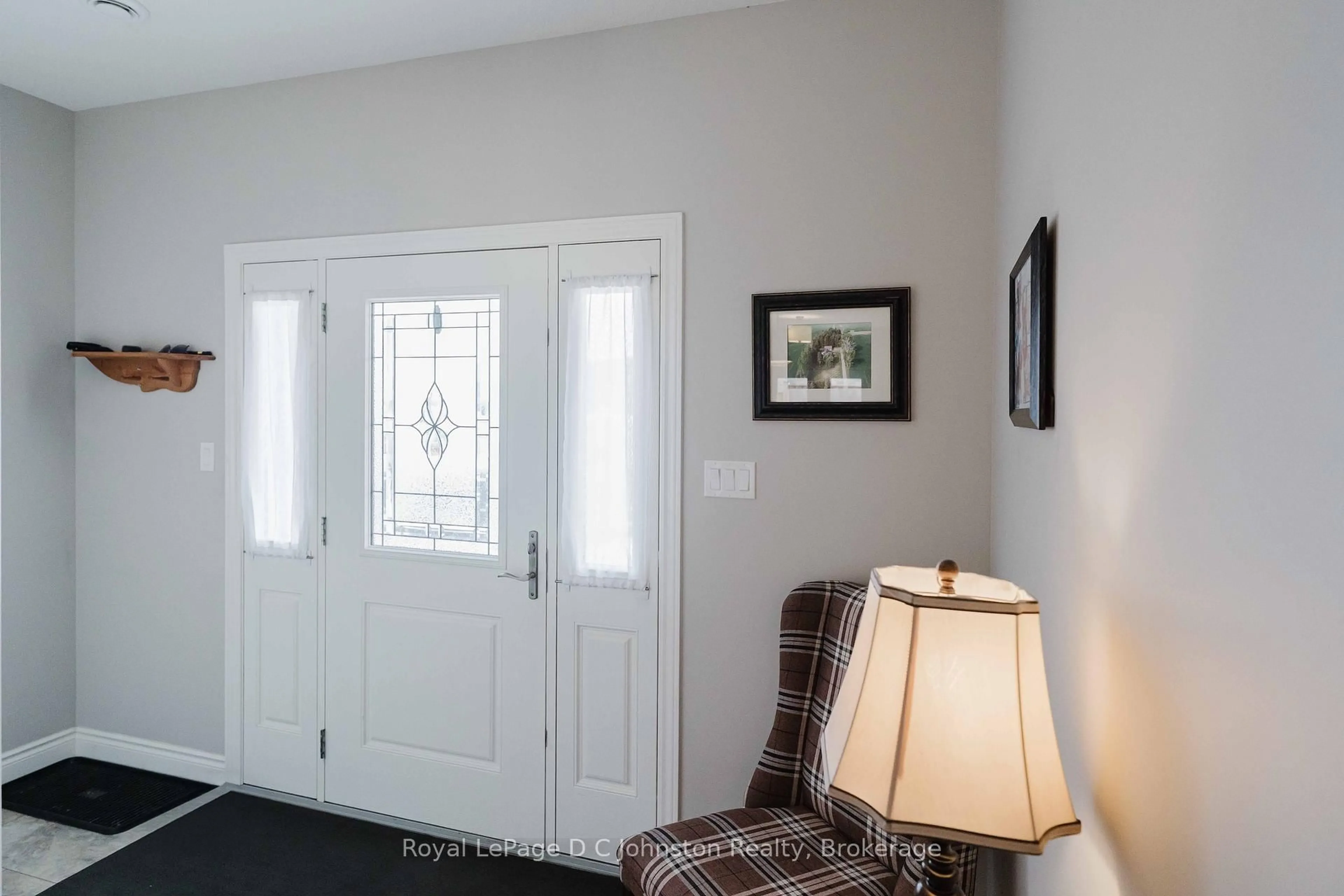Indoor entryway for 1062 Waterloo St, Saugeen Shores Ontario N0H 2C3