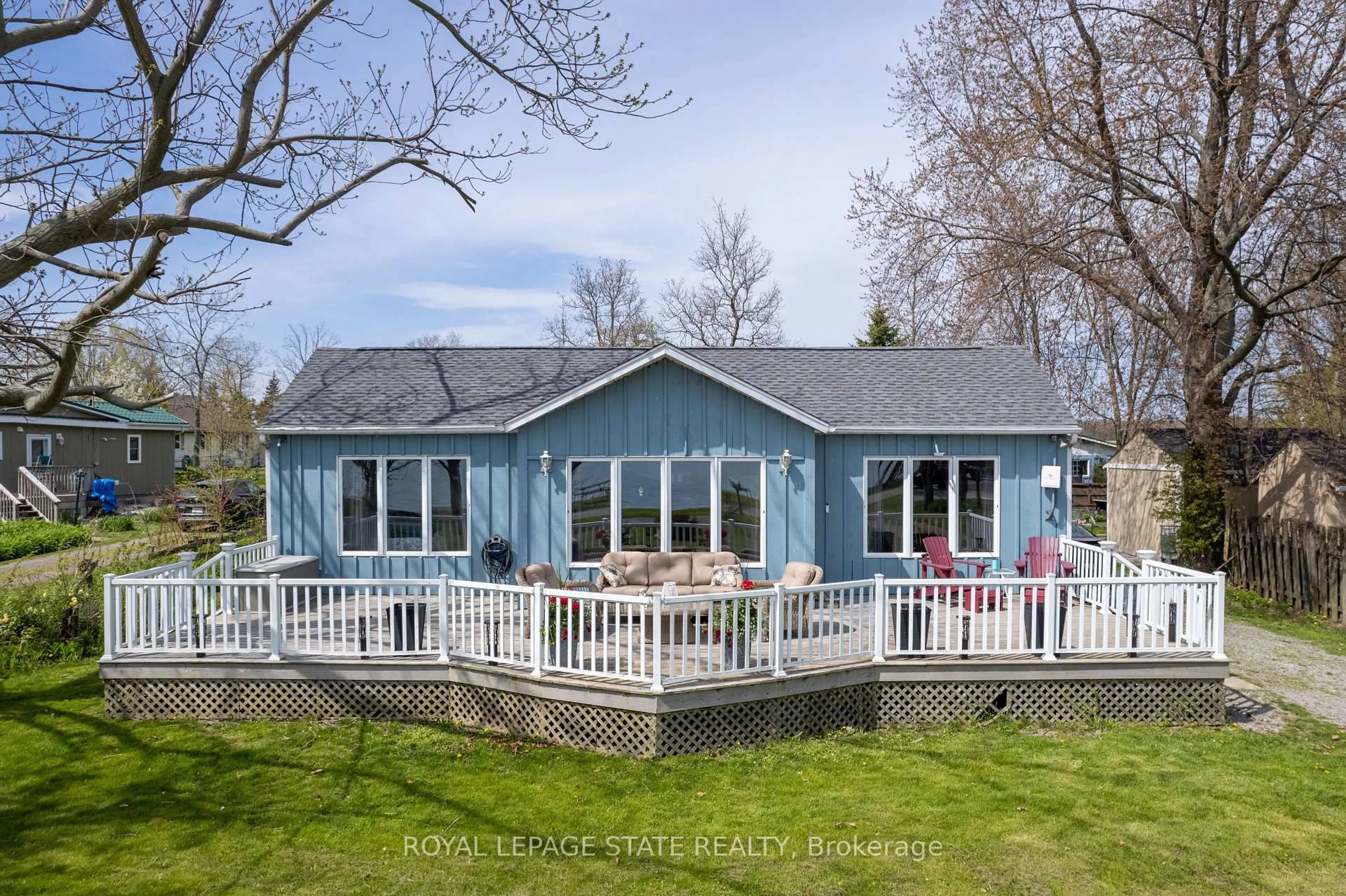 A pic from outside/outdoor area/front of a property/back of a property/a pic from drone, water/lake/river/ocean view for 557 Edgewater Pl, Haldimand Ontario N1A 2W8