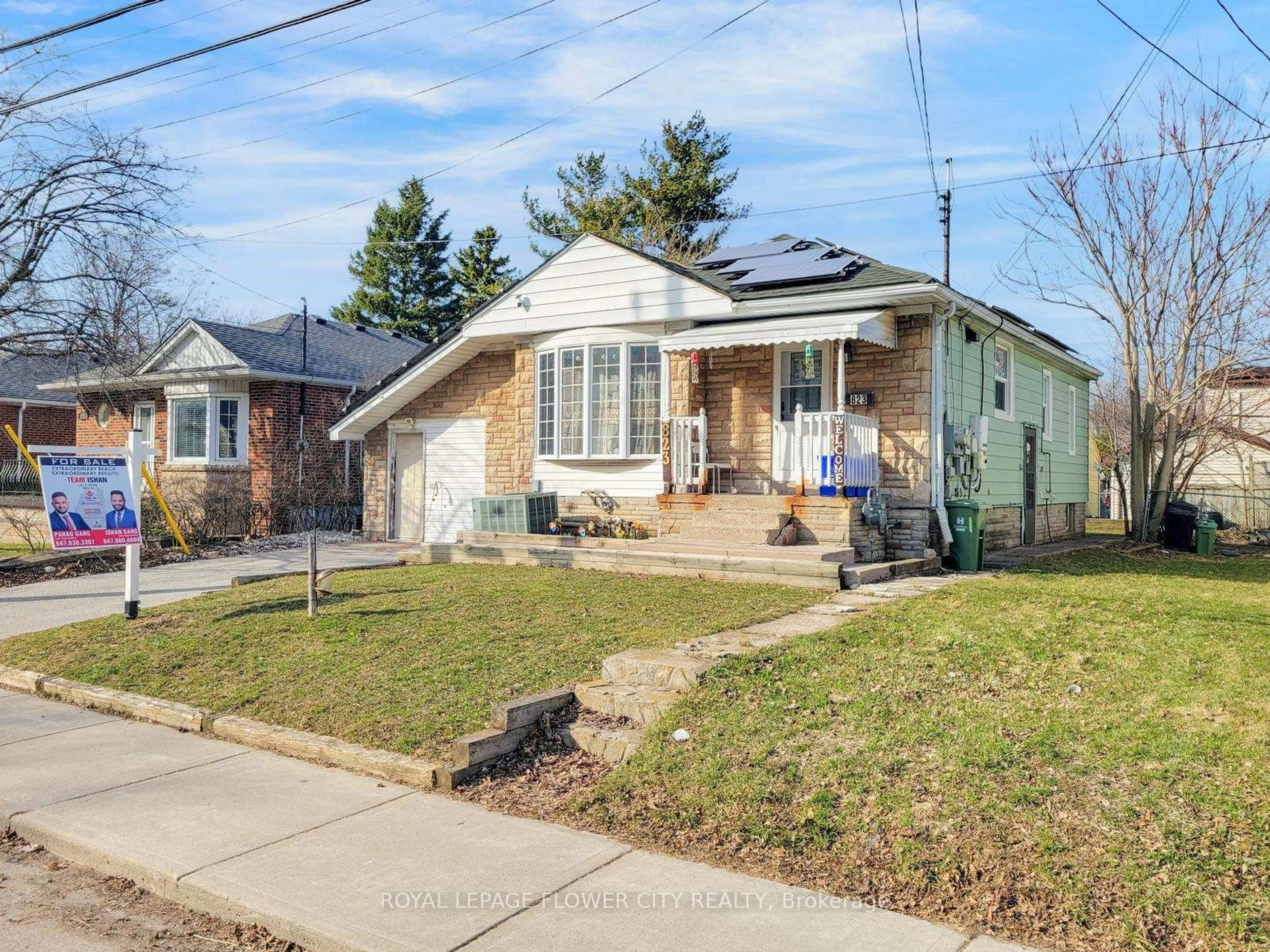 Home with brick exterior material, street for 823 Queensdale Ave, Hamilton Ontario L8V 1M7