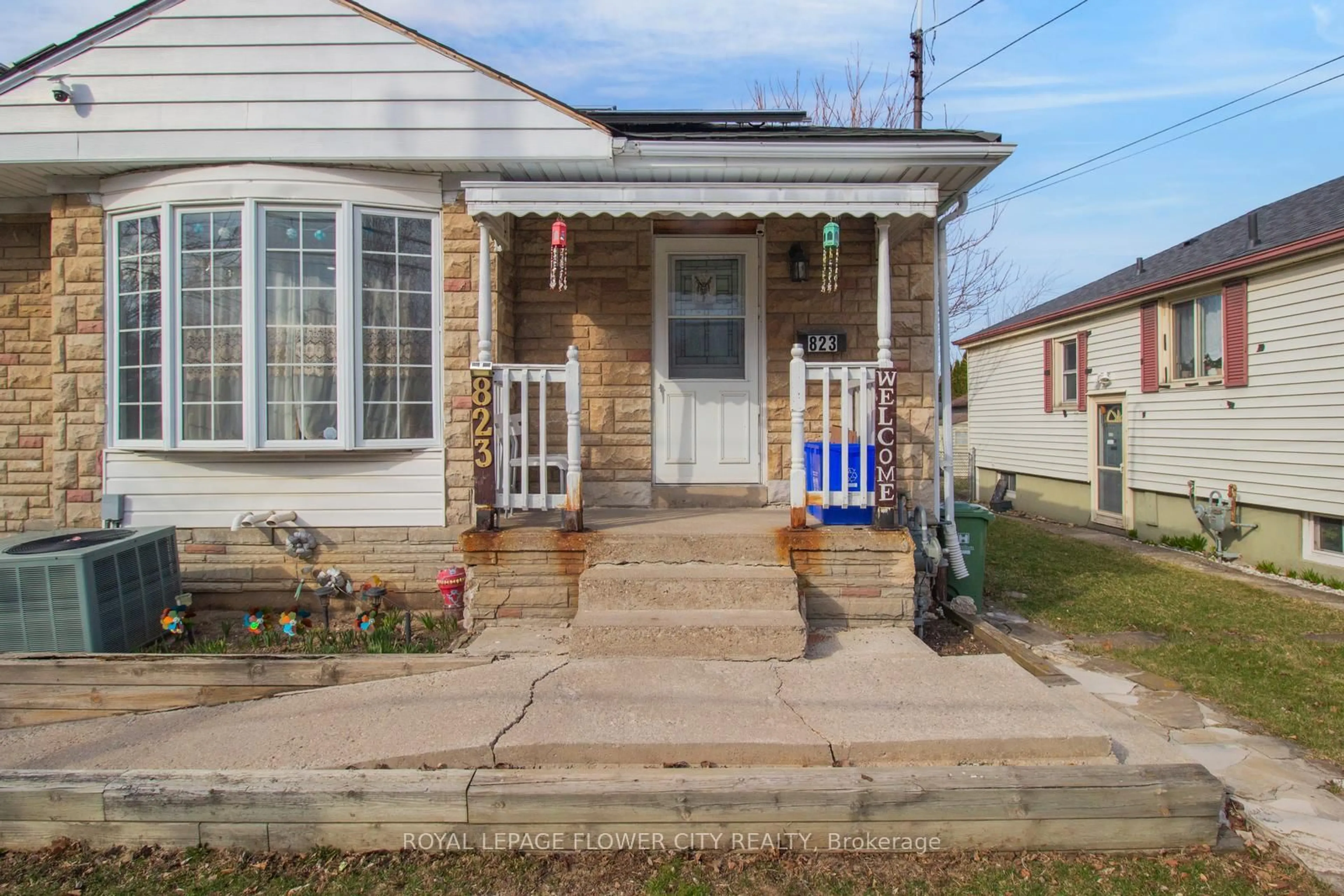 Unknown for 823 Queensdale Ave, Hamilton Ontario L8V 1M7