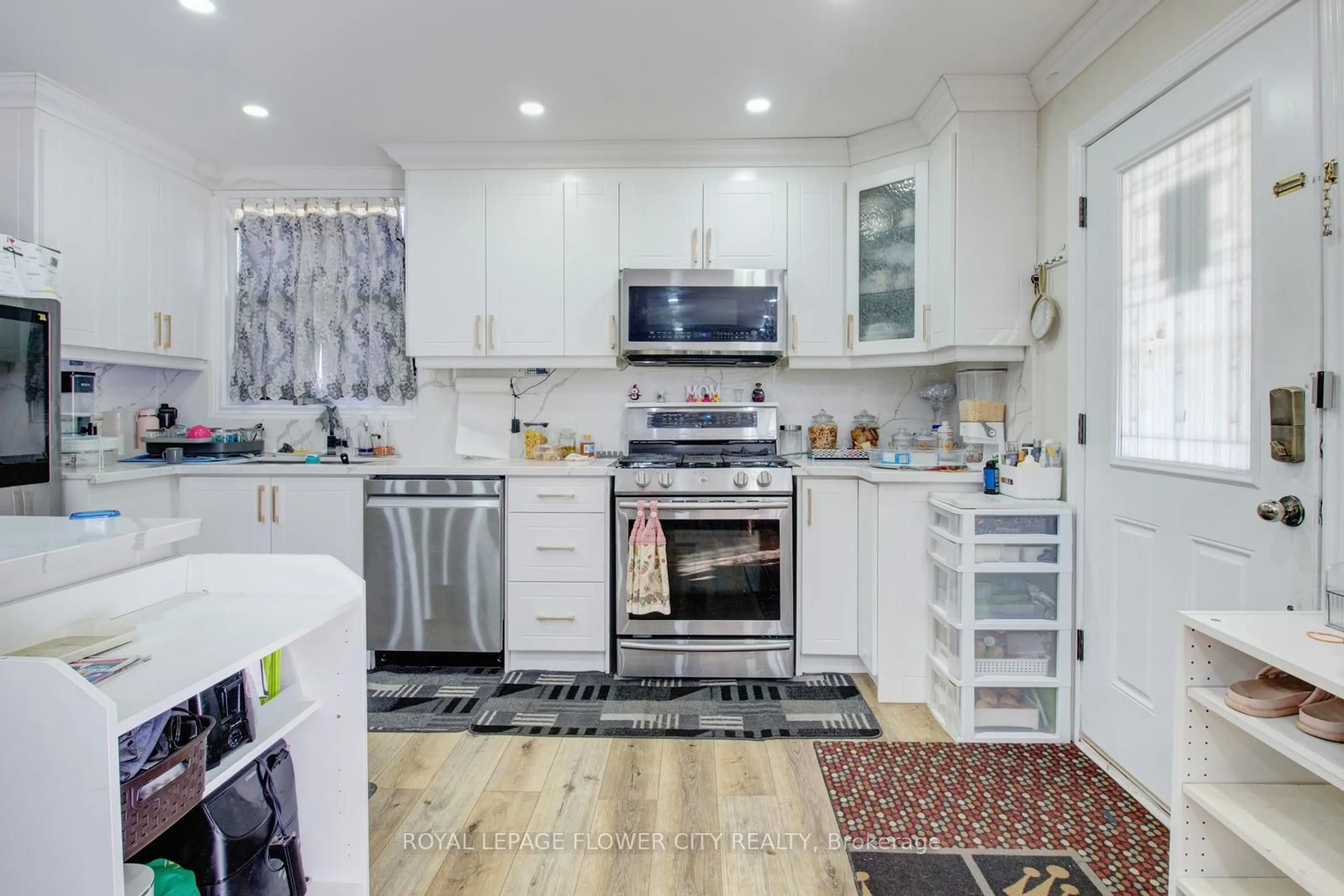 Open concept kitchen, unknown for 823 Queensdale Ave, Hamilton Ontario L8V 1M7