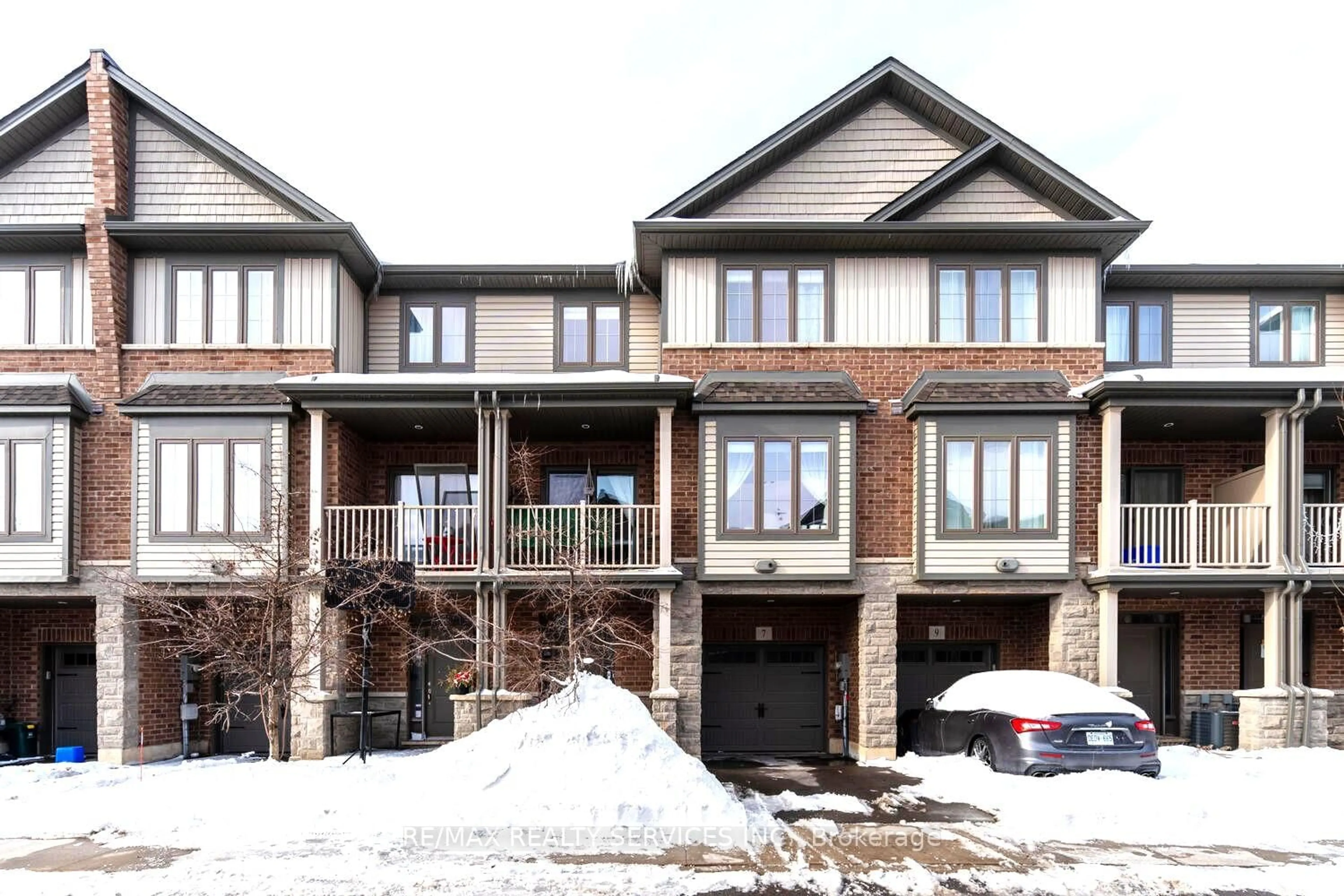 Home with brick exterior material, unknown for 7 Ridgeside Lane, Hamilton Ontario L8B 1W5