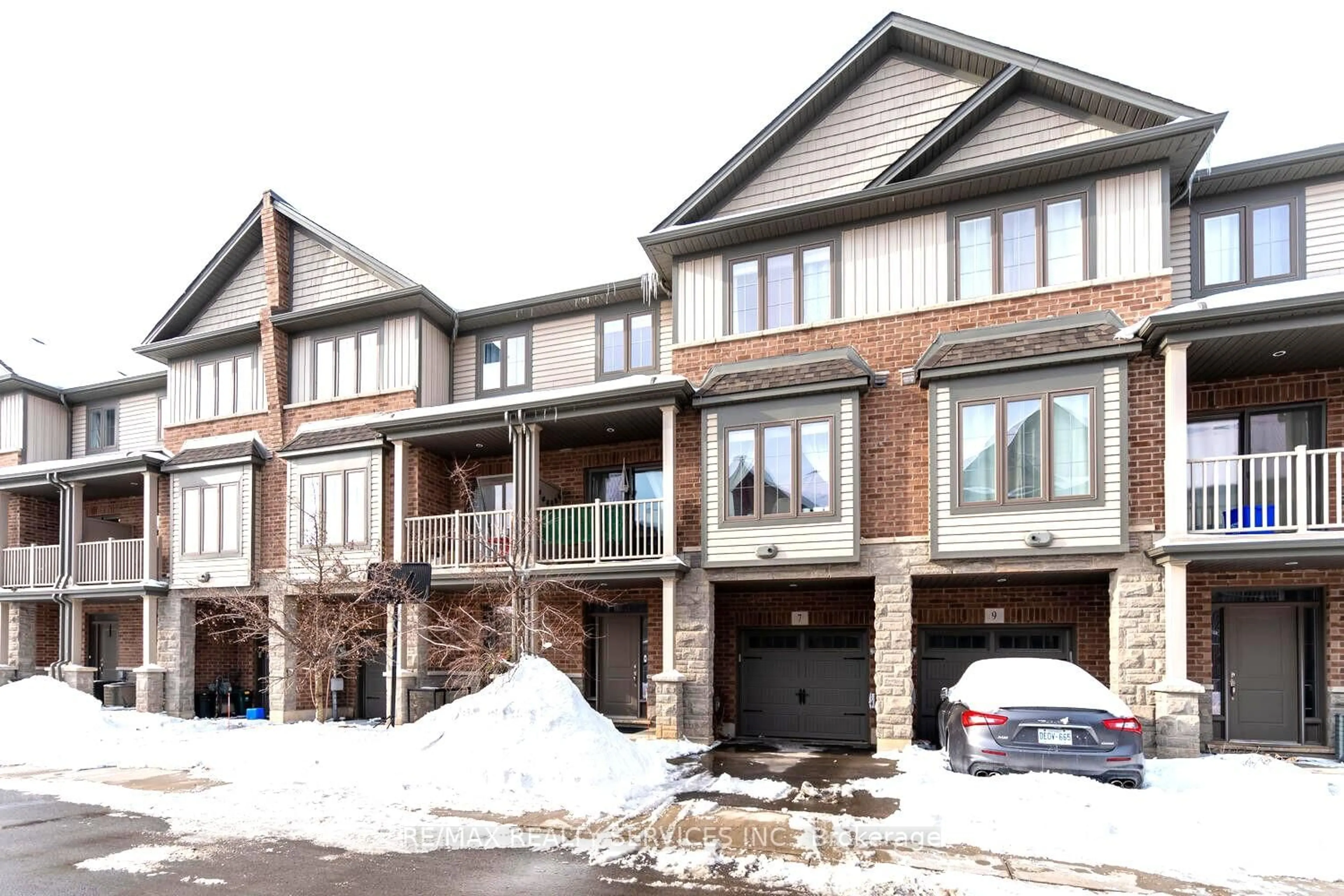 Home with brick exterior material, street for 7 Ridgeside Lane, Hamilton Ontario L8B 1W5