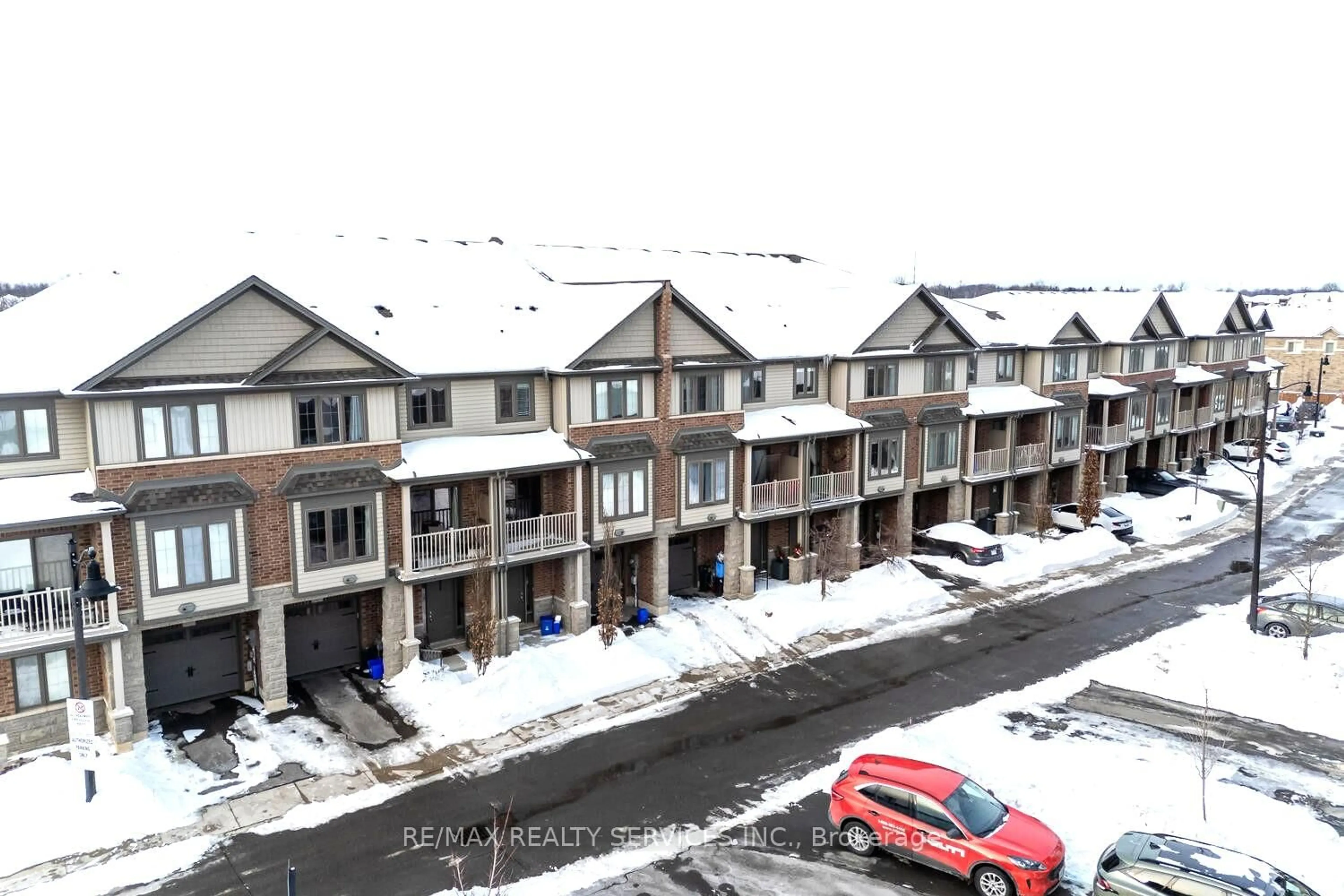 A pic from outside/outdoor area/front of a property/back of a property/a pic from drone, unknown for 7 Ridgeside Lane, Hamilton Ontario L8B 1W5
