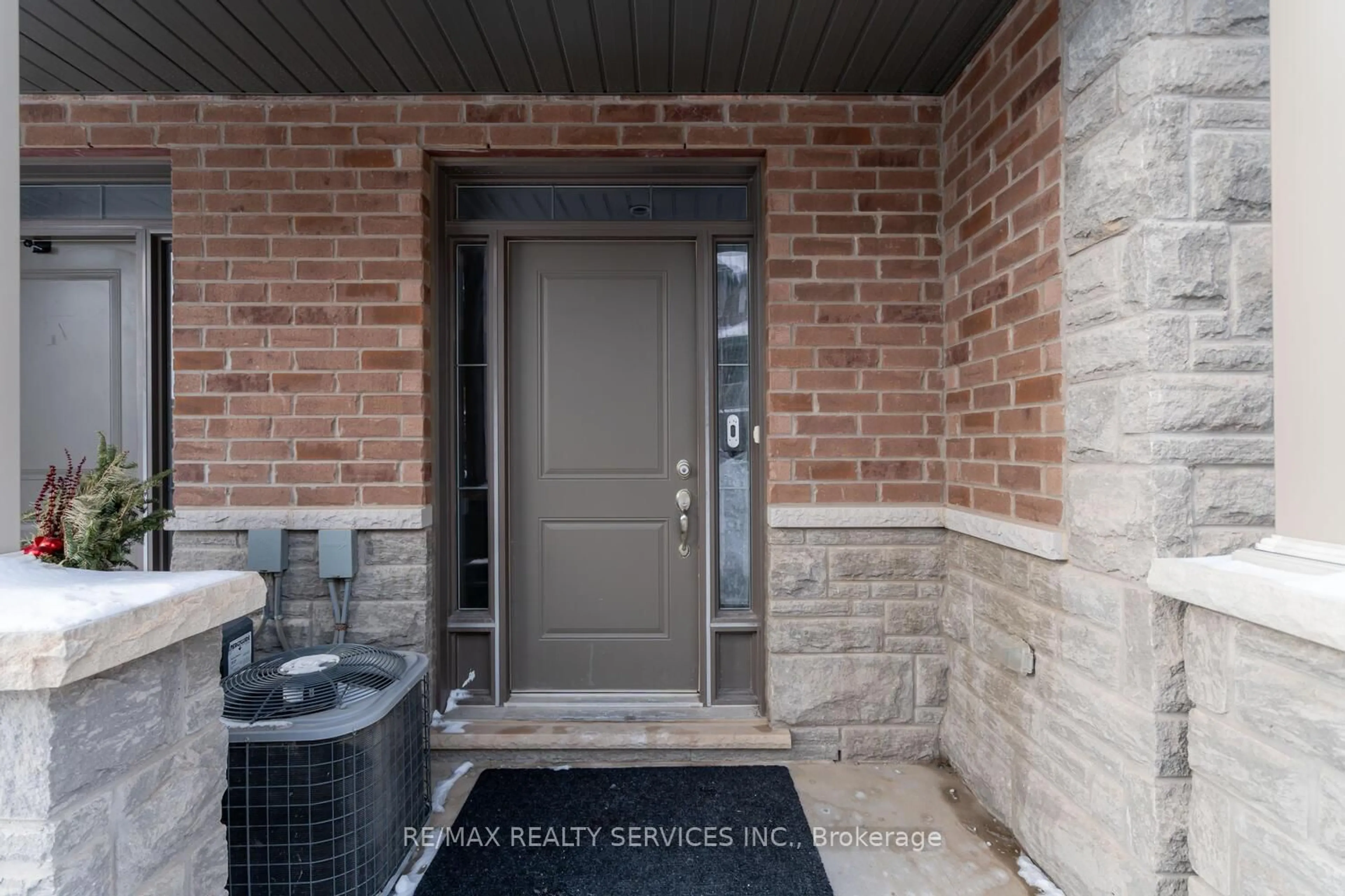 Indoor entryway for 7 Ridgeside Lane, Hamilton Ontario L8B 1W5
