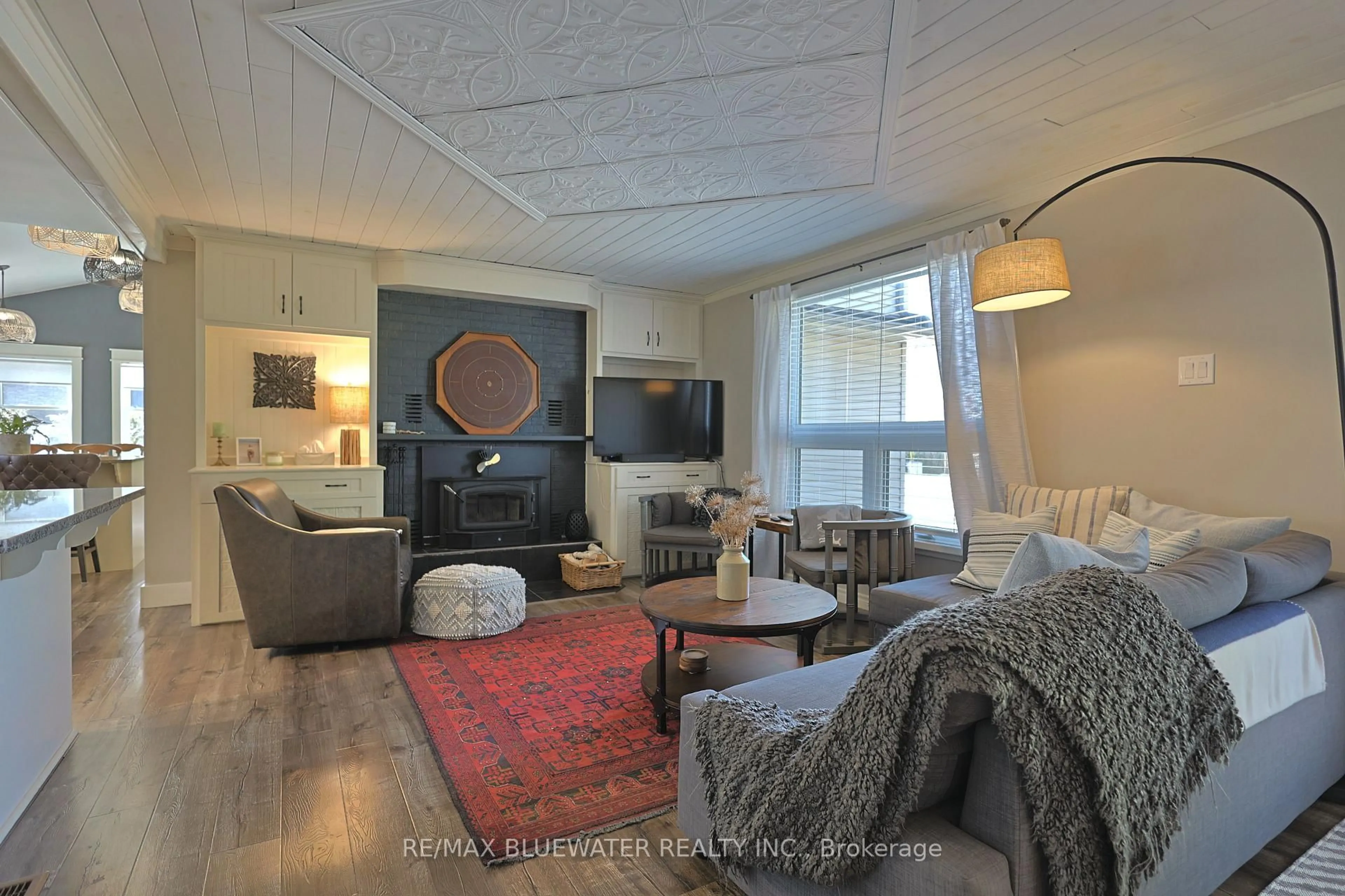 Living room with furniture, unknown for 5333 Broadview Ave, Lambton Shores Ontario N0N 1J7