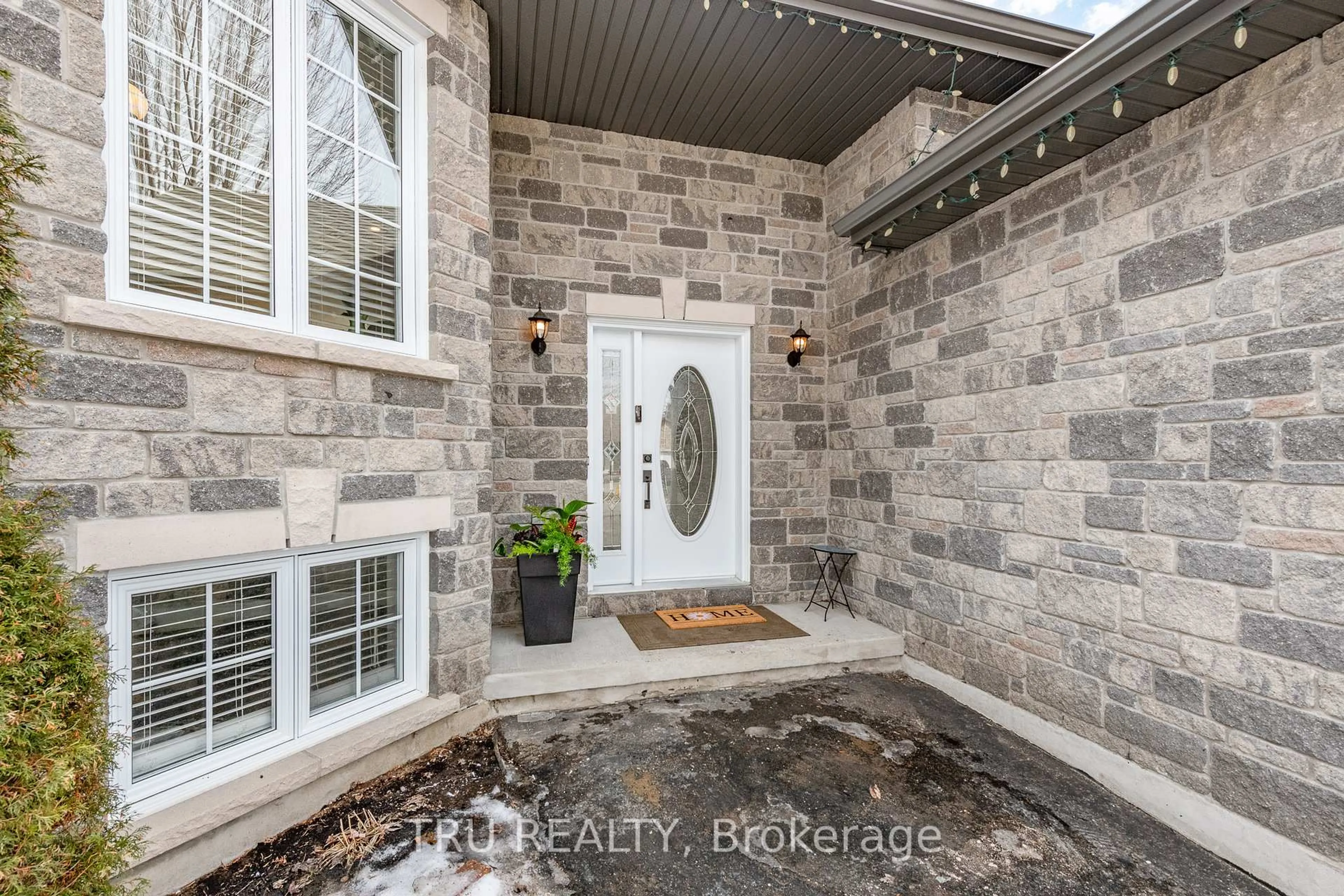 Indoor entryway for 52 South Indian Dr, The Nation Ontario K0A 2M0